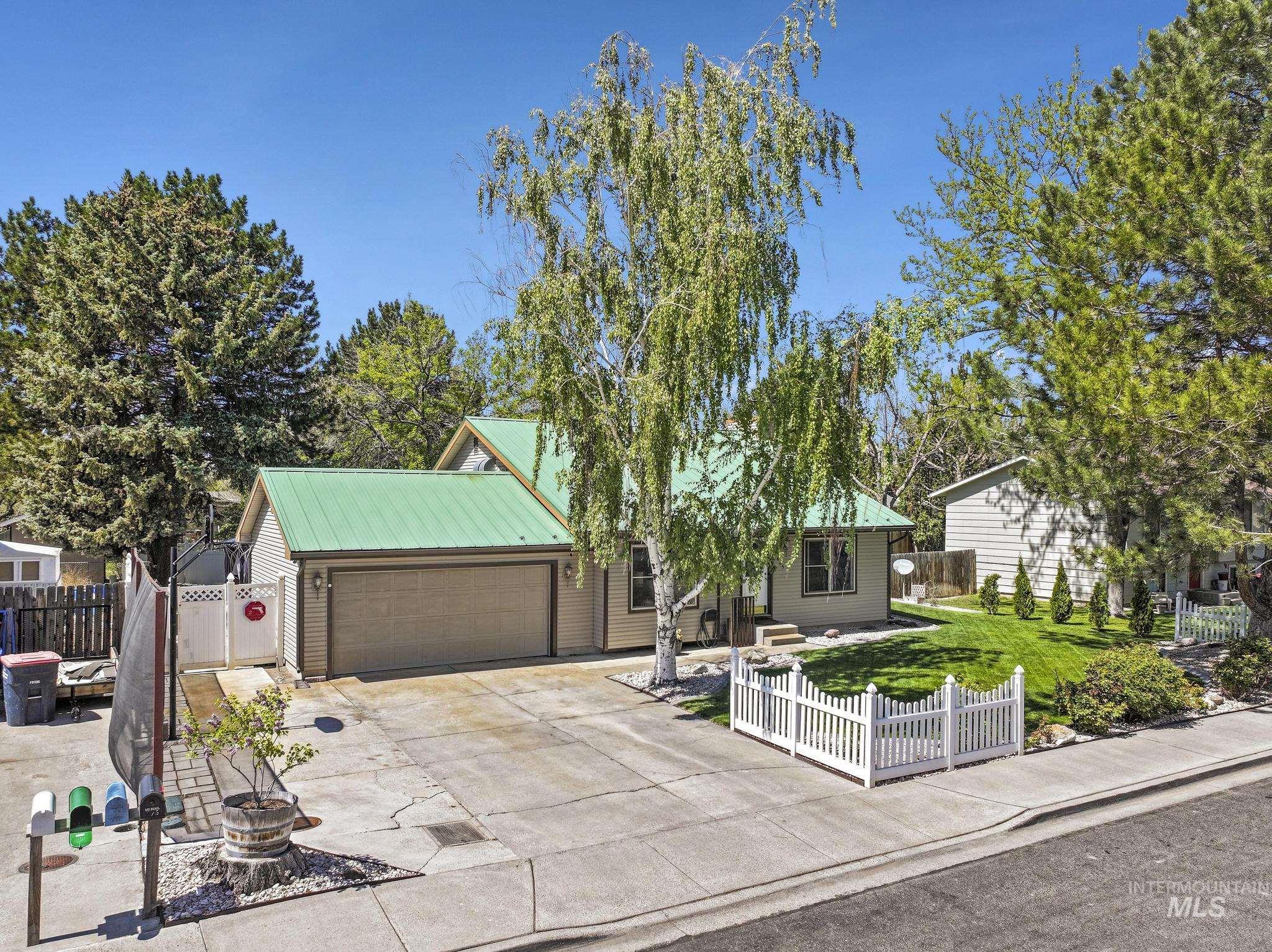 825 Westwind Dr, Twin Falls, Idaho 83301, 4 Bedrooms, 2 Bathrooms, Residential For Sale, Price $365,000, 98983924