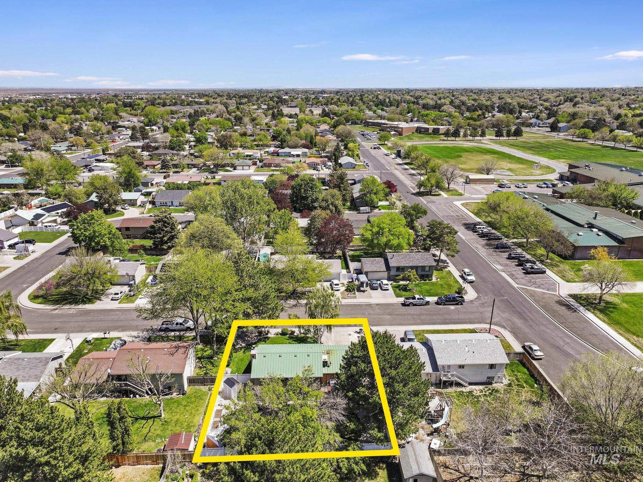 825 Westwind Dr, Twin Falls, Idaho 83301, 4 Bedrooms, 2 Bathrooms, Residential For Sale, Price $365,000, 98983924