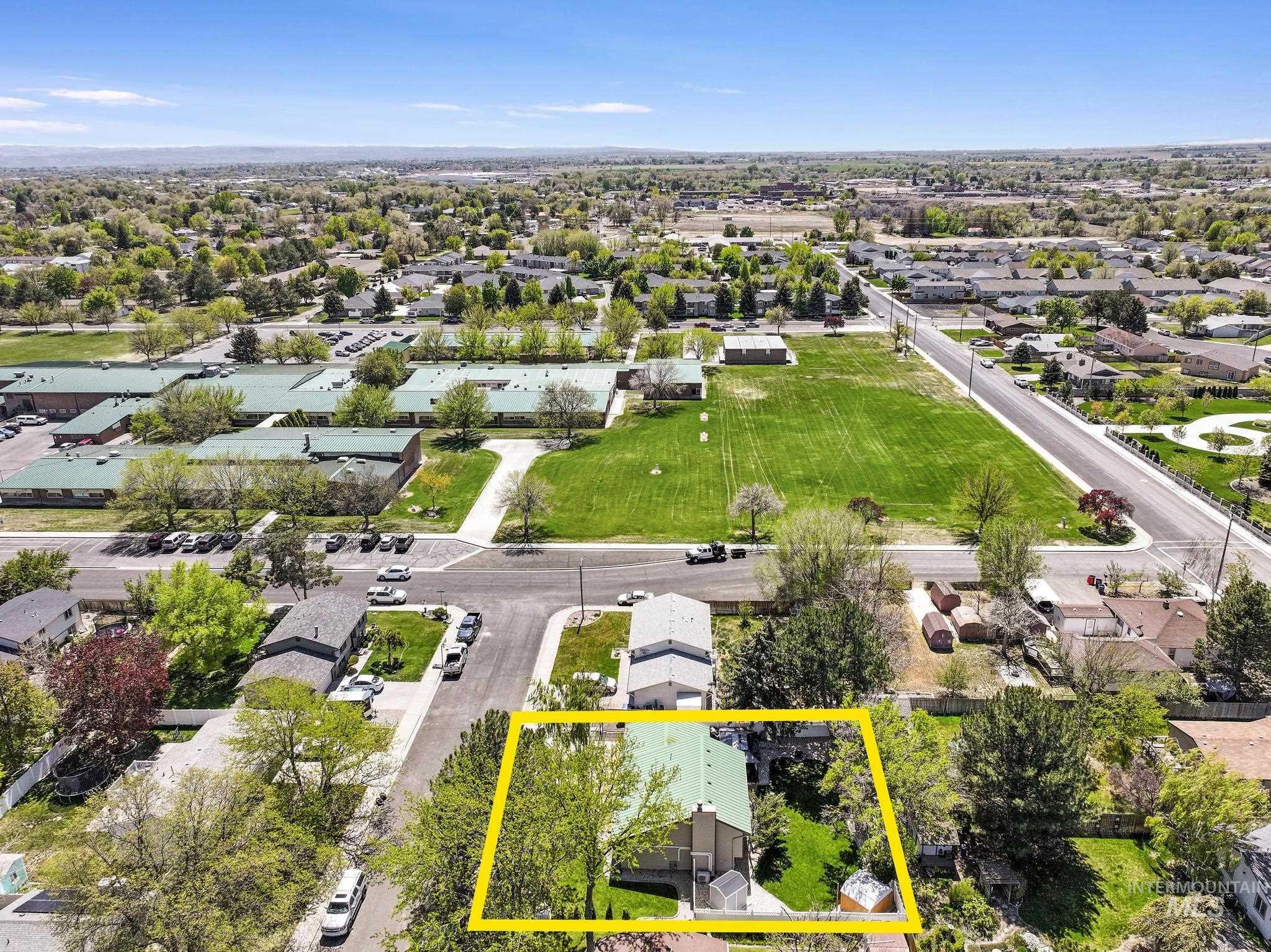 825 Westwind Dr, Twin Falls, Idaho 83301, 4 Bedrooms, 2 Bathrooms, Residential For Sale, Price $365,000, 98983924