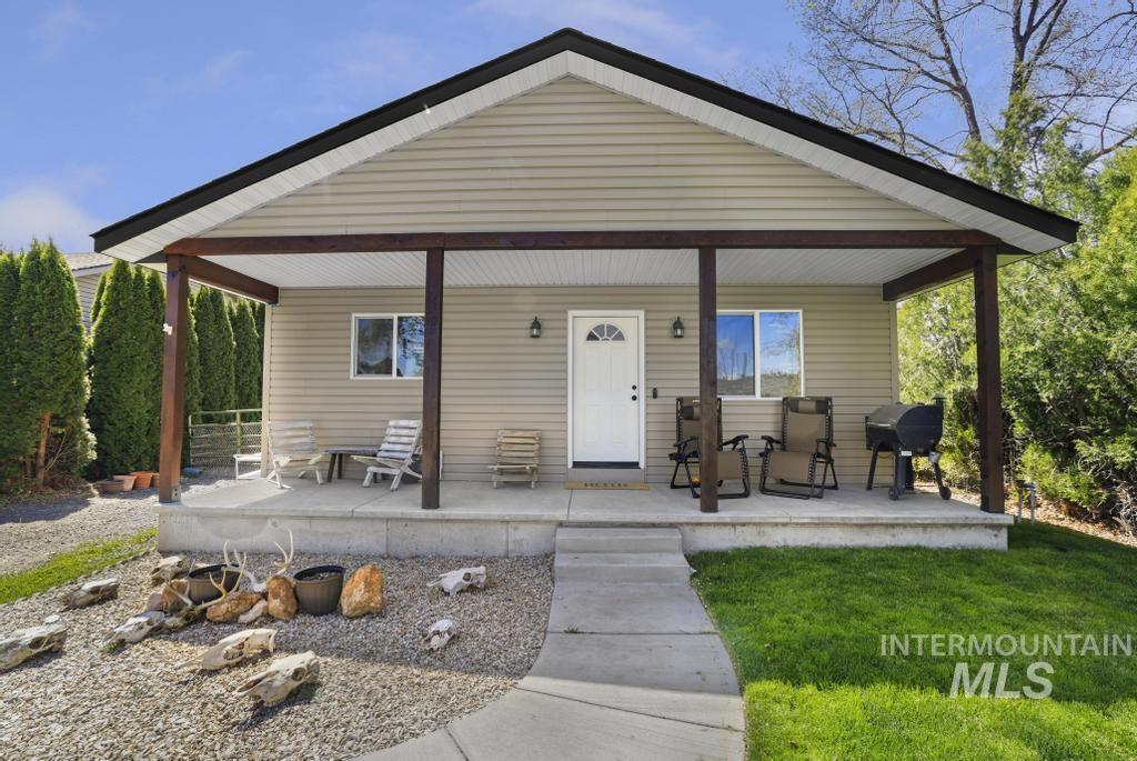525 Michigan St, Gooding, Idaho 83330, 3 Bedrooms, 2 Bathrooms, Residential For Sale, Price $315,000, 98983925