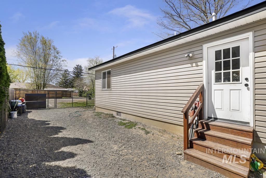 525 Michigan St, Gooding, Idaho 83330, 3 Bedrooms, 2 Bathrooms, Residential For Sale, Price $315,000, 98983925