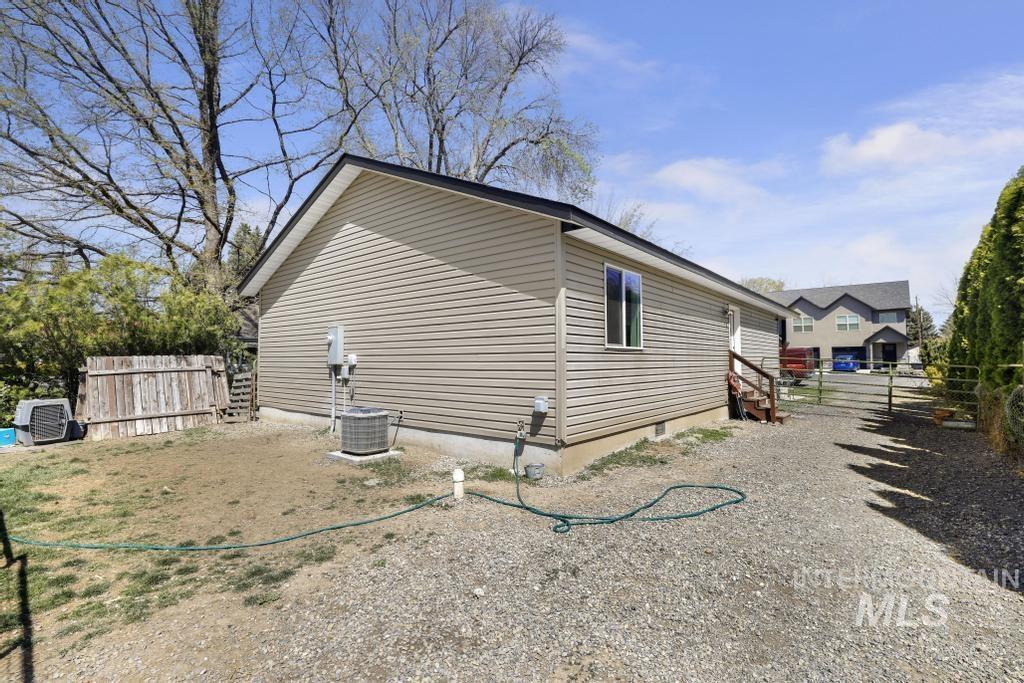 525 Michigan St, Gooding, Idaho 83330, 3 Bedrooms, 2 Bathrooms, Residential For Sale, Price $315,000, 98983925