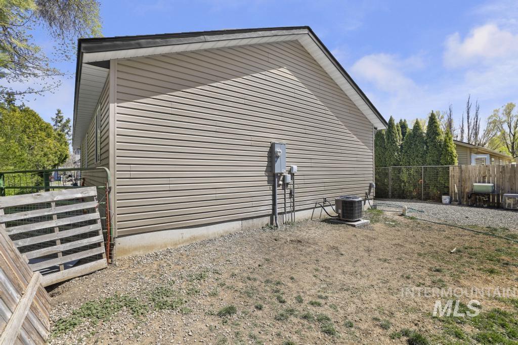 525 Michigan St, Gooding, Idaho 83330, 3 Bedrooms, 2 Bathrooms, Residential For Sale, Price $315,000, 98983925