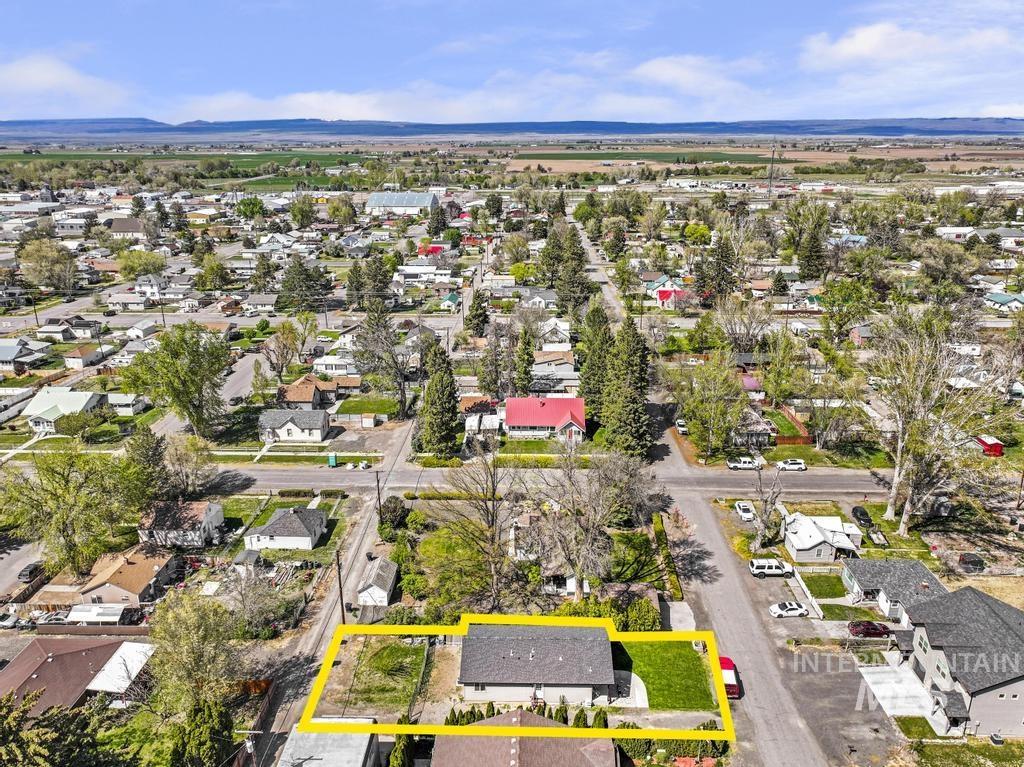 525 Michigan St, Gooding, Idaho 83330, 3 Bedrooms, 2 Bathrooms, Residential For Sale, Price $315,000, 98983925
