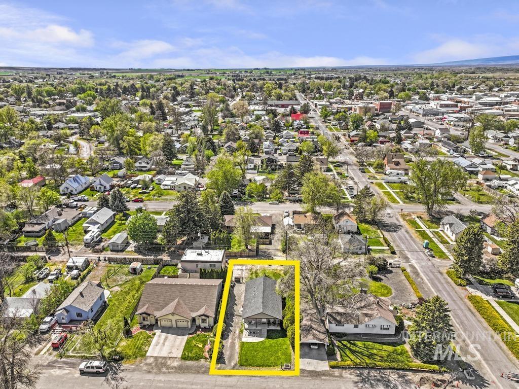 525 Michigan St, Gooding, Idaho 83330, 3 Bedrooms, 2 Bathrooms, Residential For Sale, Price $315,000, 98983925