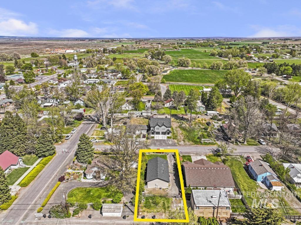 525 Michigan St, Gooding, Idaho 83330, 3 Bedrooms, 2 Bathrooms, Residential For Sale, Price $315,000, 98983925