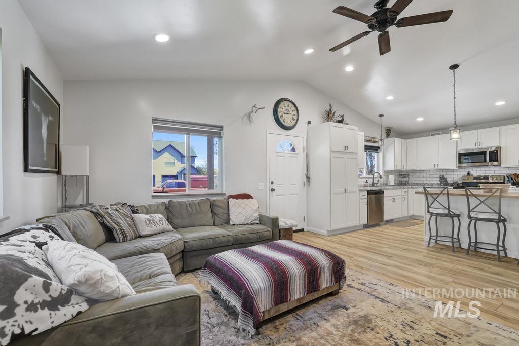 525 Michigan St, Gooding, Idaho 83330, 3 Bedrooms, 2 Bathrooms, Residential For Sale, Price $315,000, 98983925