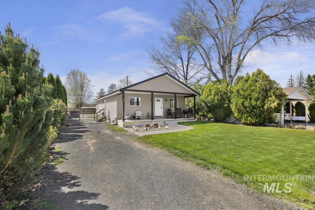 525 Michigan St, Gooding, Idaho 83330, 3 Bedrooms, 2 Bathrooms, Residential For Sale, Price $315,000, 98983925