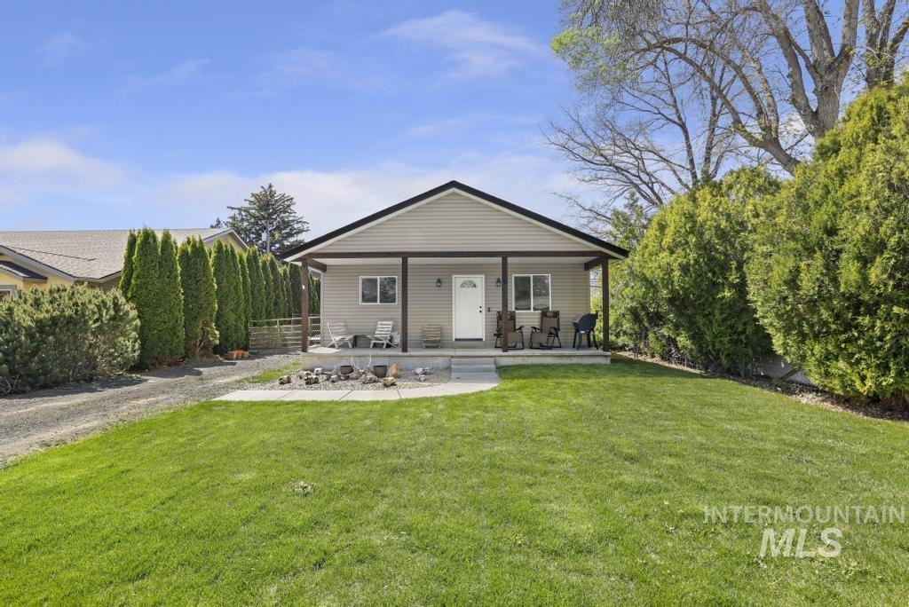 525 Michigan St, Gooding, Idaho 83330, 3 Bedrooms, 2 Bathrooms, Residential For Sale, Price $315,000, 98983925