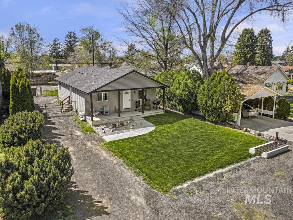 525 Michigan St, Gooding, Idaho 83330, 3 Bedrooms, 2 Bathrooms, Residential For Sale, Price $315,000, 98983925