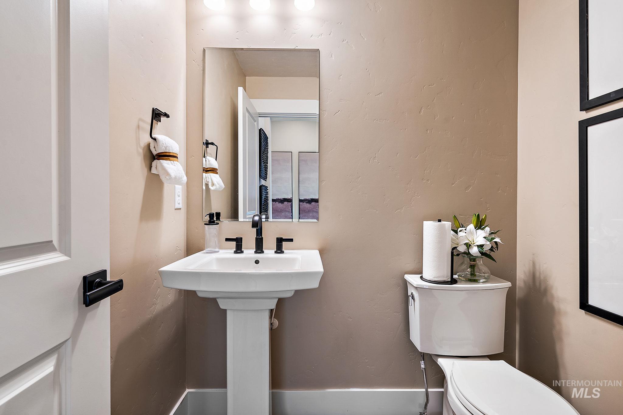 2375 N Mountain Vista Ave, Star, Idaho 83669, 4 Bedrooms, 3.5 Bathrooms, Residential For Sale, Price $799,990, 98983928