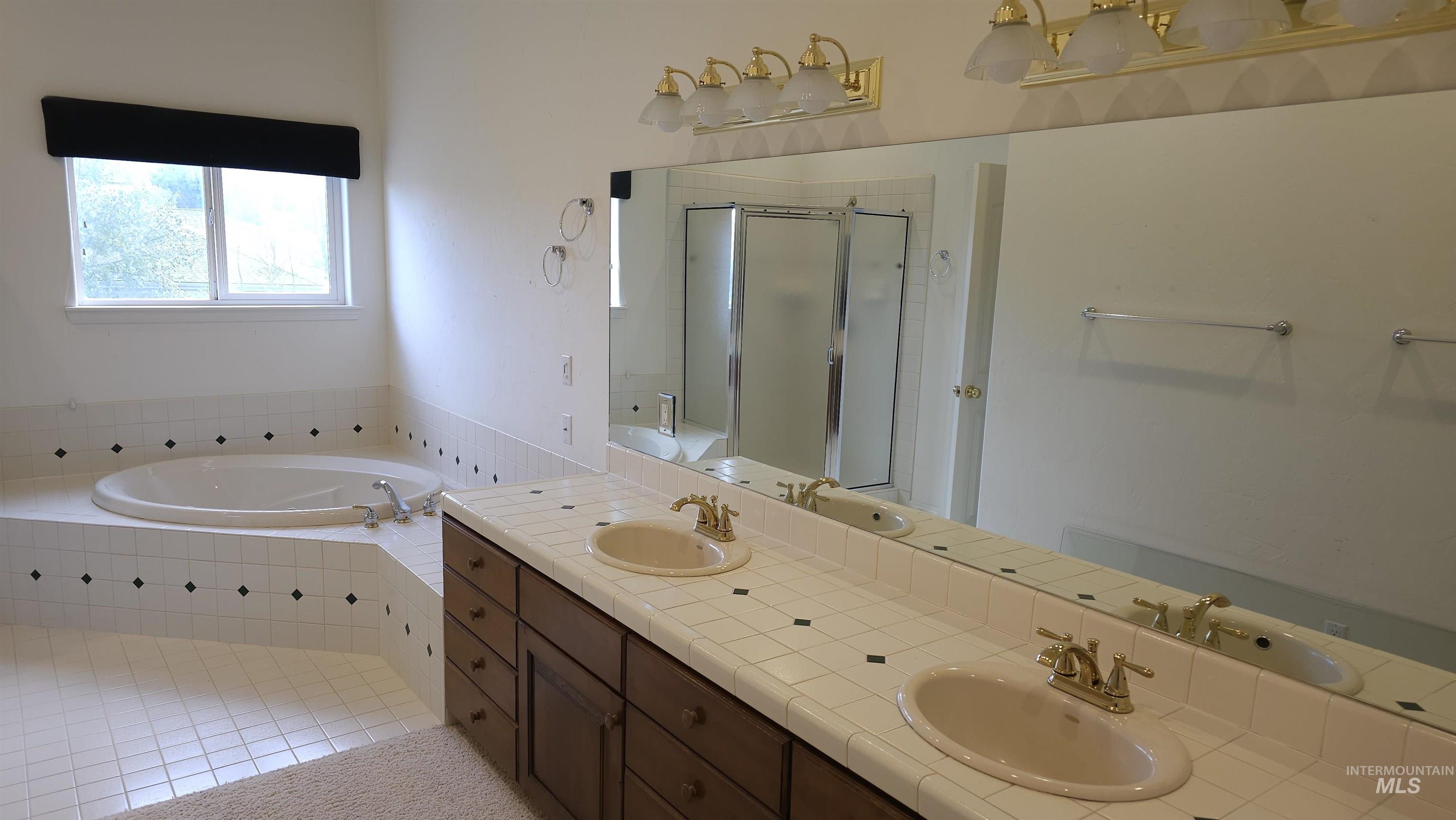 286 River Vista Pl, Twin Falls, Idaho 83301, 3 Bedrooms, 3.5 Bathrooms, Residential Income For Sale, Price $519,900,MLS 98983933