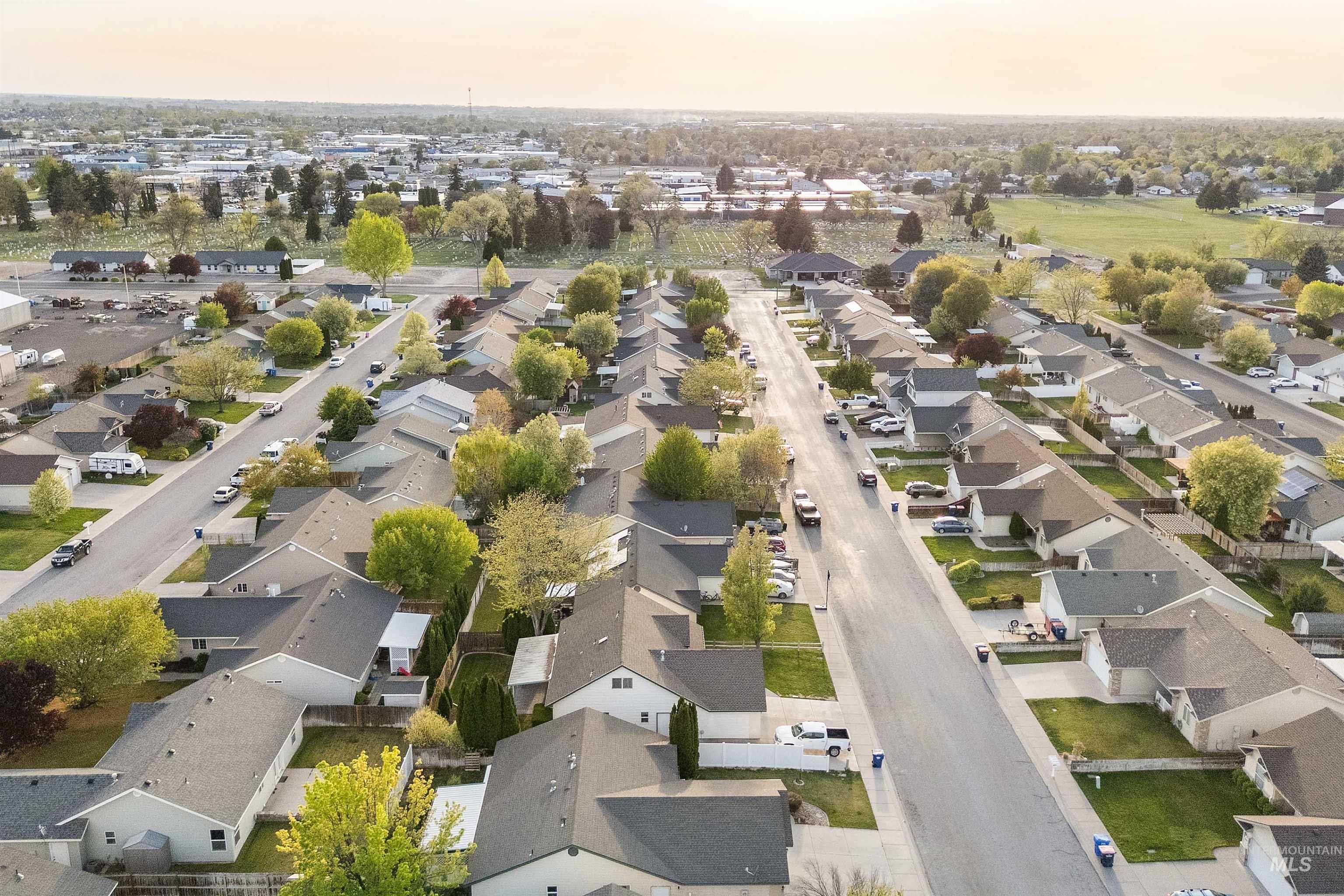 2548 Ironwood Ave, Twin Falls, Idaho 83301, 3 Bedrooms, 2 Bathrooms, Residential For Sale, Price $369,900, 98983935