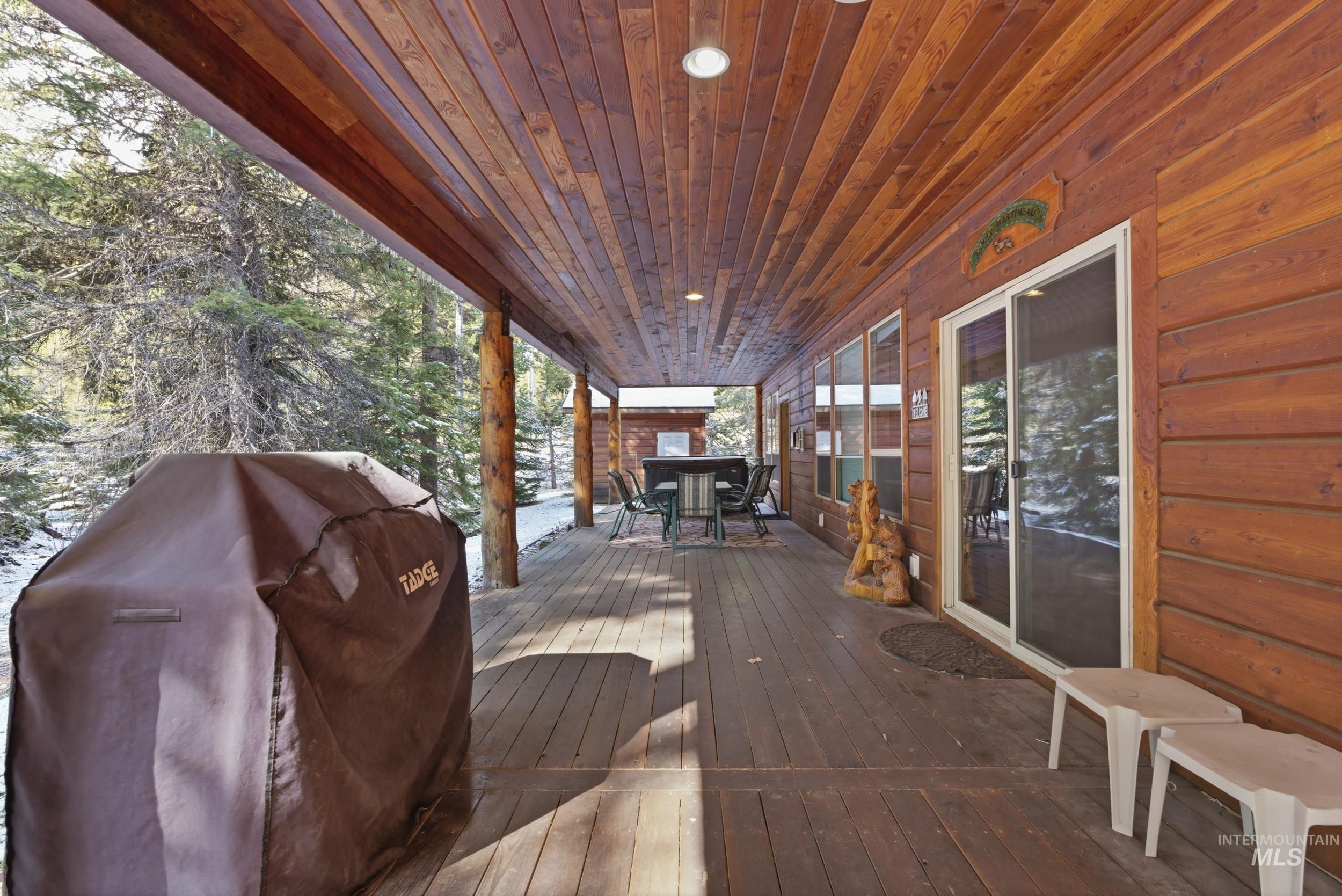 2538 W Mountain Rd, Donnelly, Idaho 83615, 4 Bedrooms, 2.5 Bathrooms, Residential For Sale, Price $1,200,000, 98983937