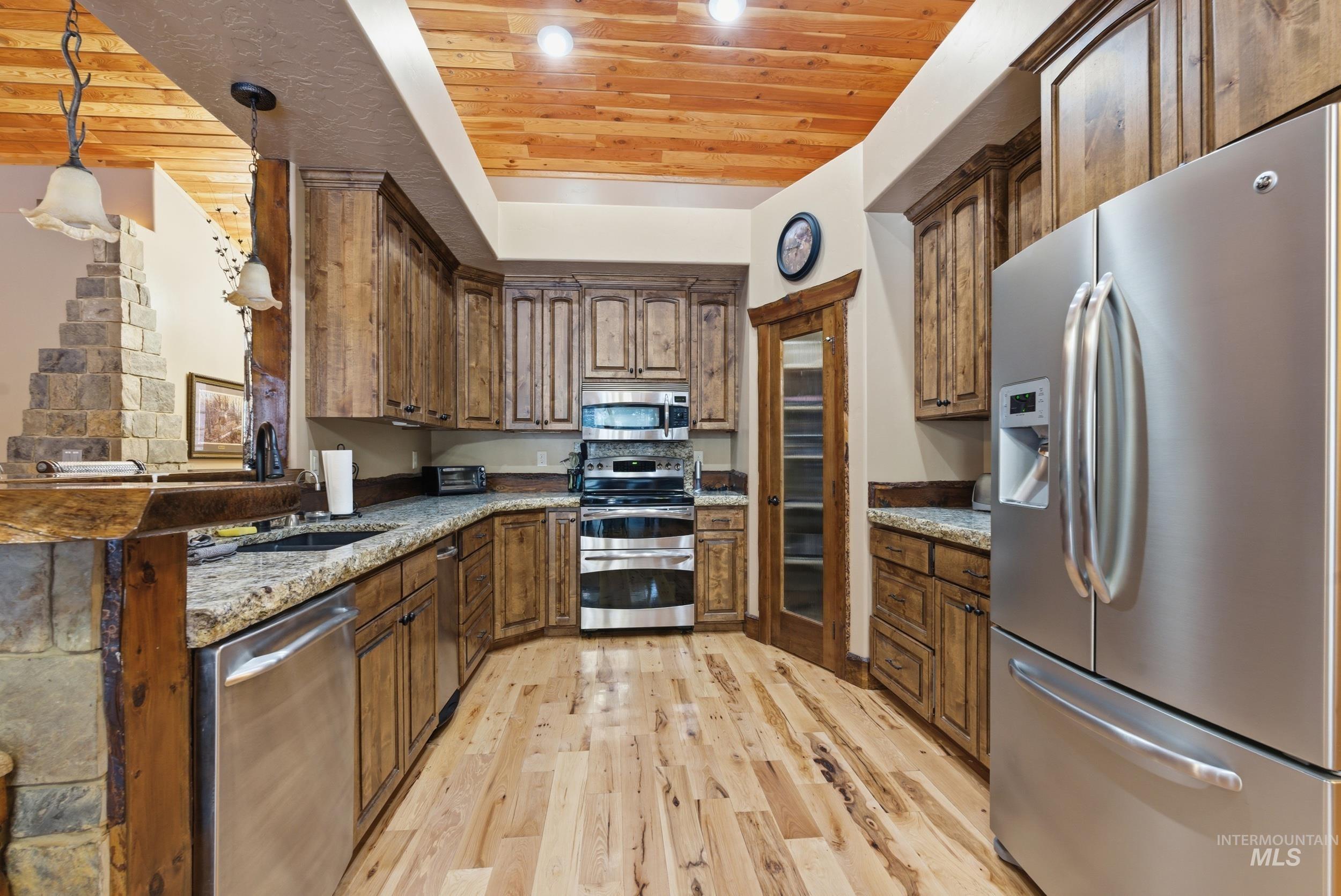 2538 W Mountain Rd, Donnelly, Idaho 83615, 4 Bedrooms, 2.5 Bathrooms, Residential For Sale, Price $1,200,000, 98983937