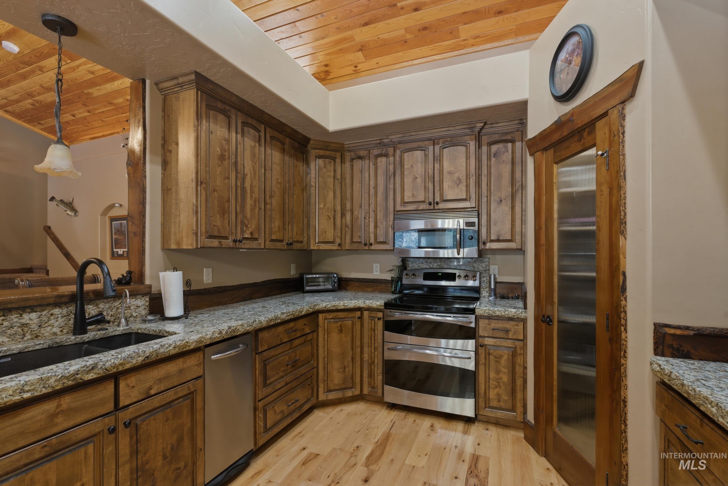 2538 W Mountain Rd, Donnelly, Idaho 83615, 4 Bedrooms, 2.5 Bathrooms, Residential For Sale, Price $1,200,000, 98983937