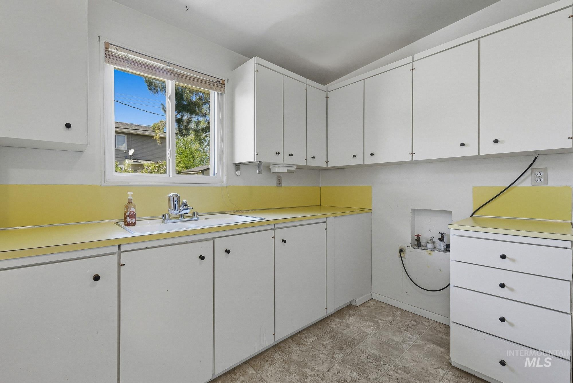 720 S 12th E, Mountain Home, Idaho 83647, 3 Bedrooms, 1 Bathroom, Residential For Sale, Price $175,000,MLS 98983940