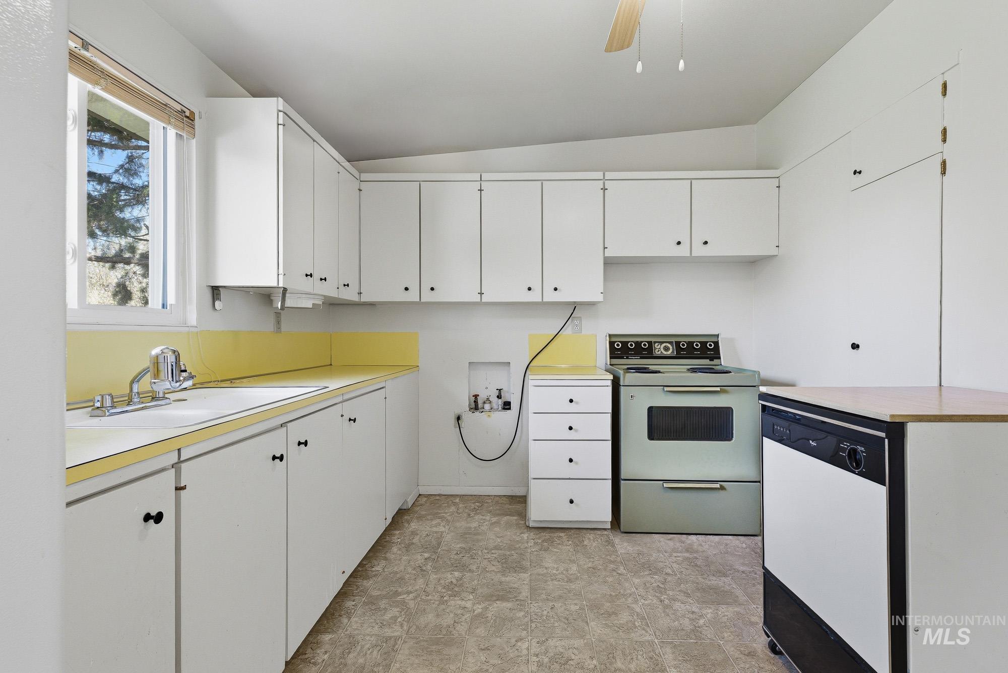 720 S 12th E, Mountain Home, Idaho 83647, 3 Bedrooms, 1 Bathroom, Residential For Sale, Price $175,000,MLS 98983940