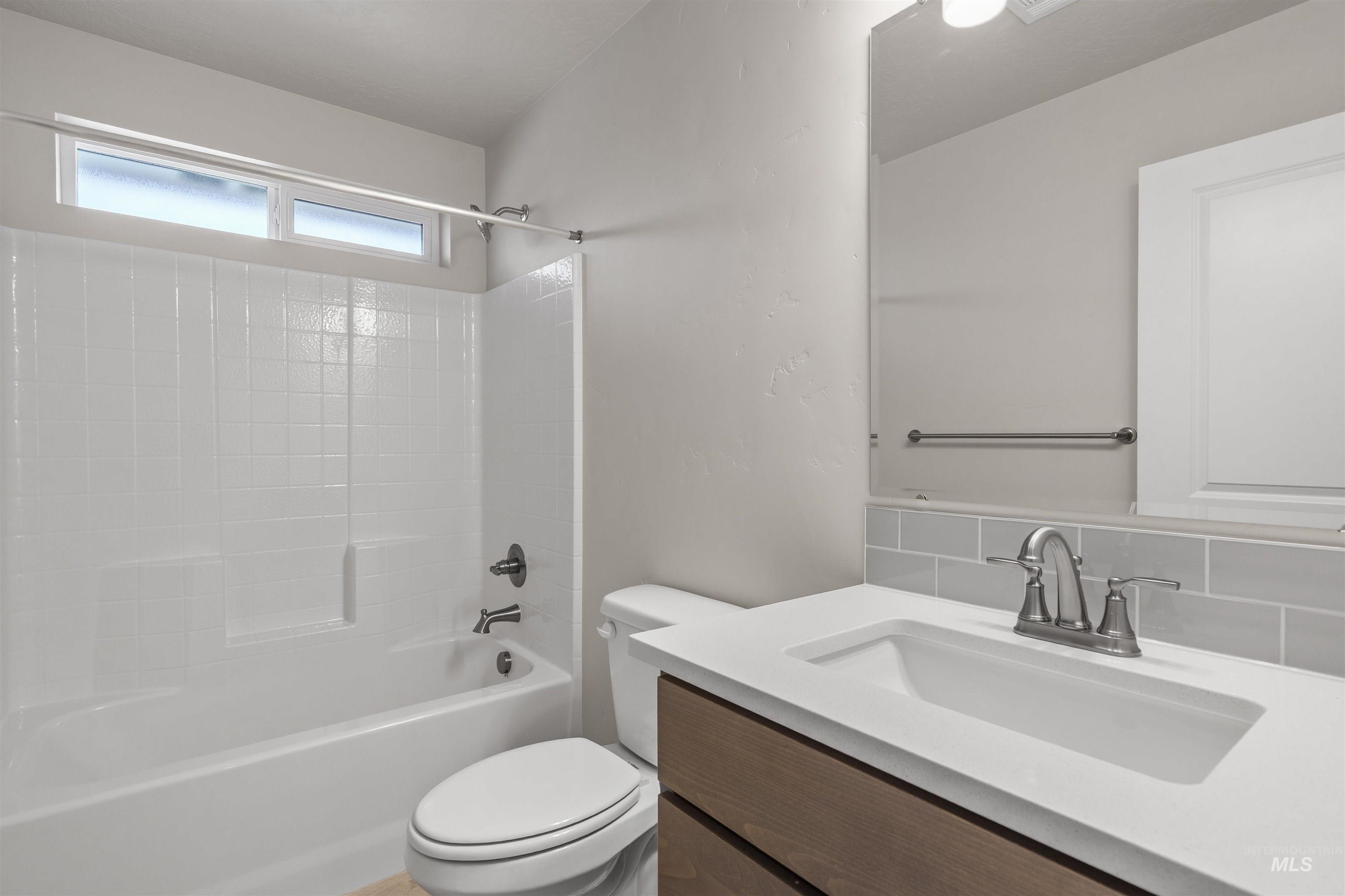 180 W Omphale St., Kuna, Idaho 83634, 3 Bedrooms, 2 Bathrooms, Residential For Sale, Price $439,990, 98983947