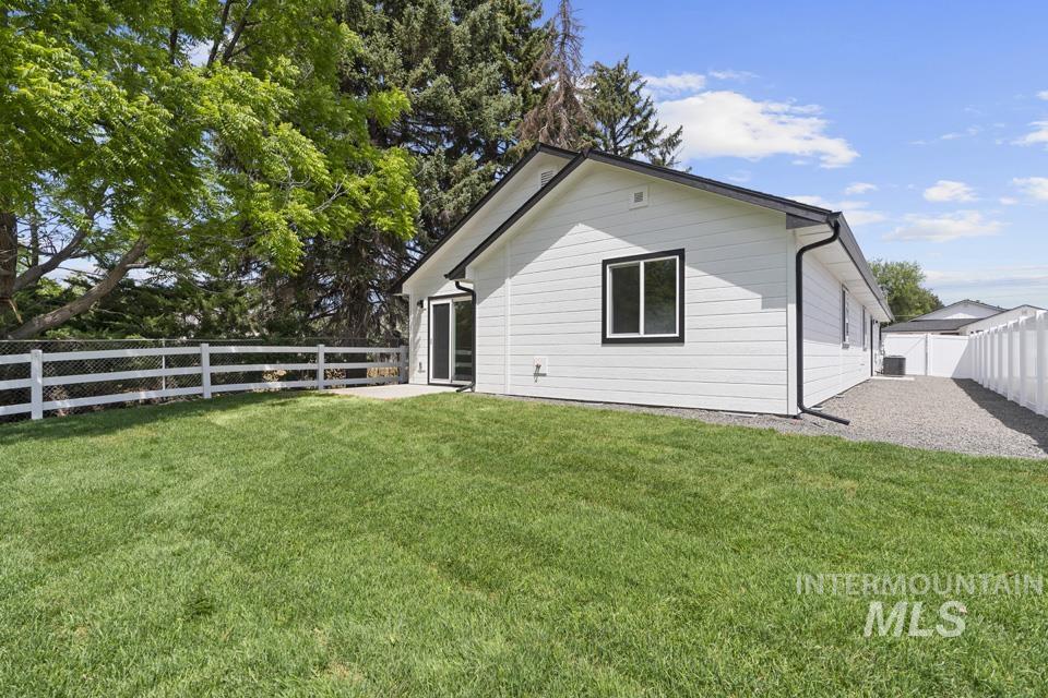 1915 Oregon Avenue, Caldwell, Idaho 83605, 3 Bedrooms, 2 Bathrooms, Residential For Sale, Price $385,000, 98983949