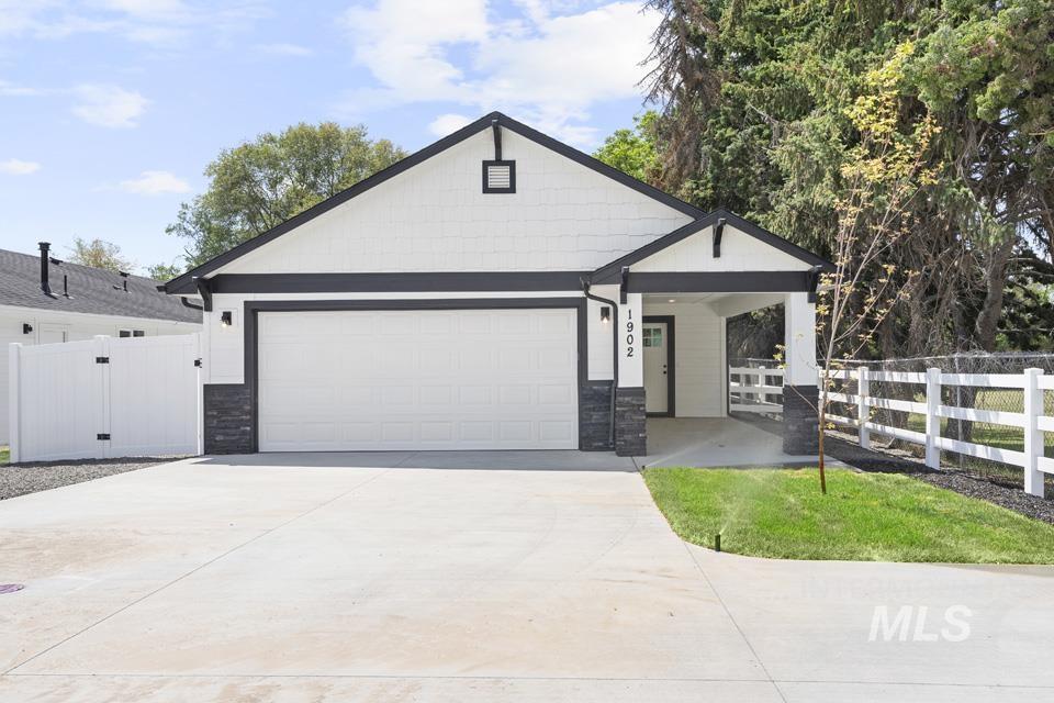 1915 Oregon Avenue, Caldwell, Idaho 83605, 3 Bedrooms, 2 Bathrooms, Residential For Sale, Price $385,000, 98983949