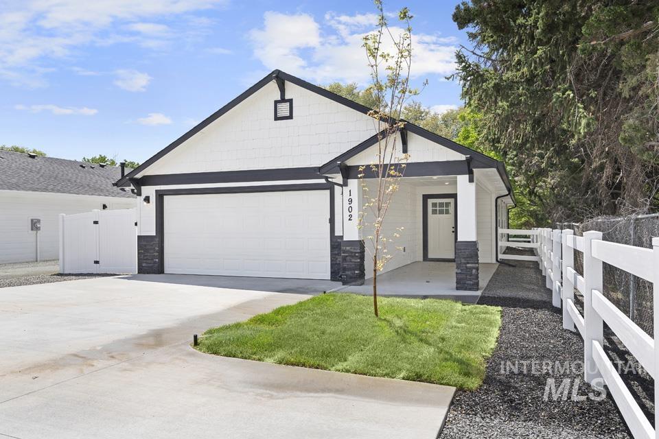 1915 Oregon Avenue, Caldwell, Idaho 83605, 3 Bedrooms, 2 Bathrooms, Residential For Sale, Price $385,000, 98983949