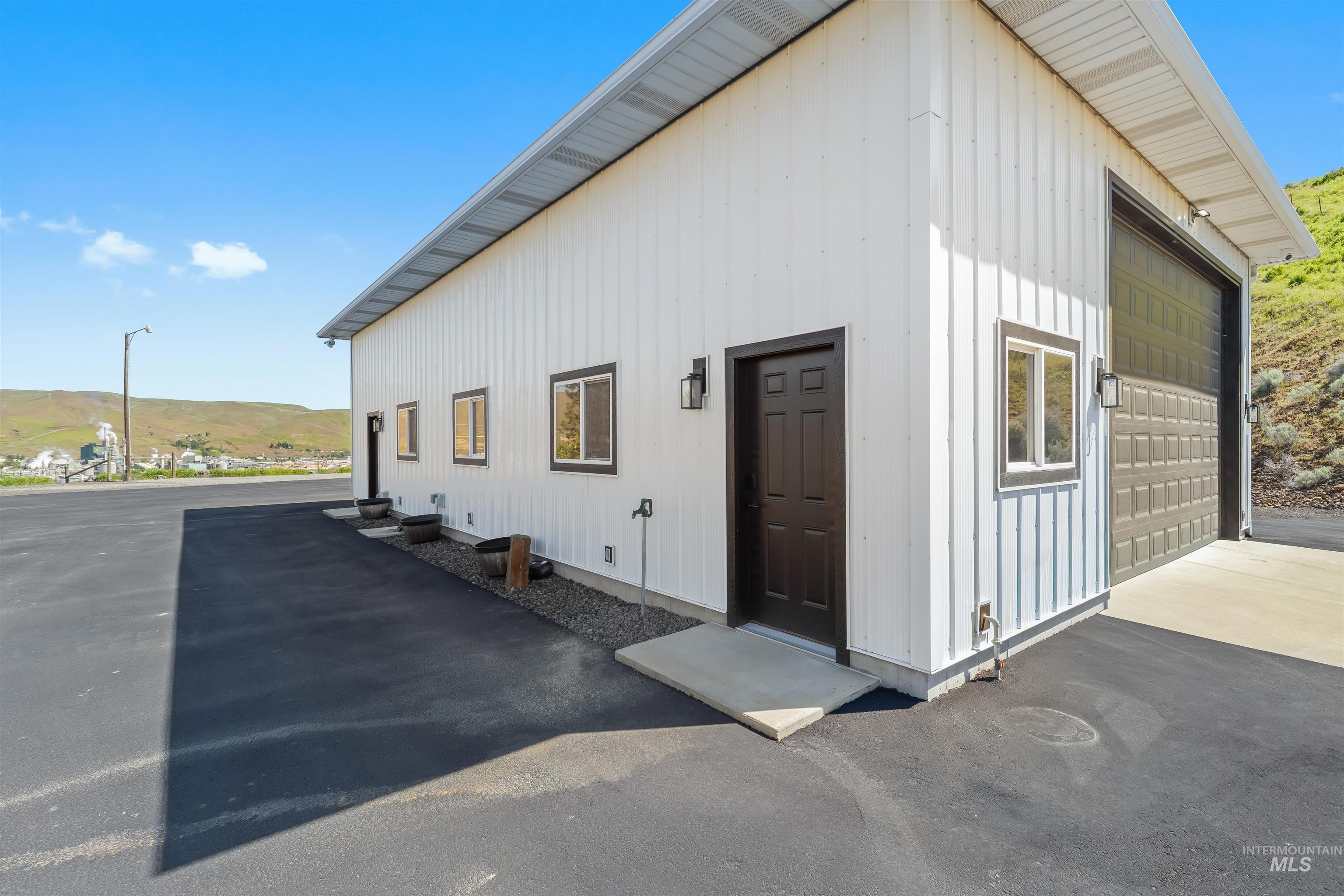 3360 E Main Street, Lewiston, Idaho 83501, 5 Bedrooms, 3.5 Bathrooms, Residential For Sale, Price $1,450,000,MLS 98983950