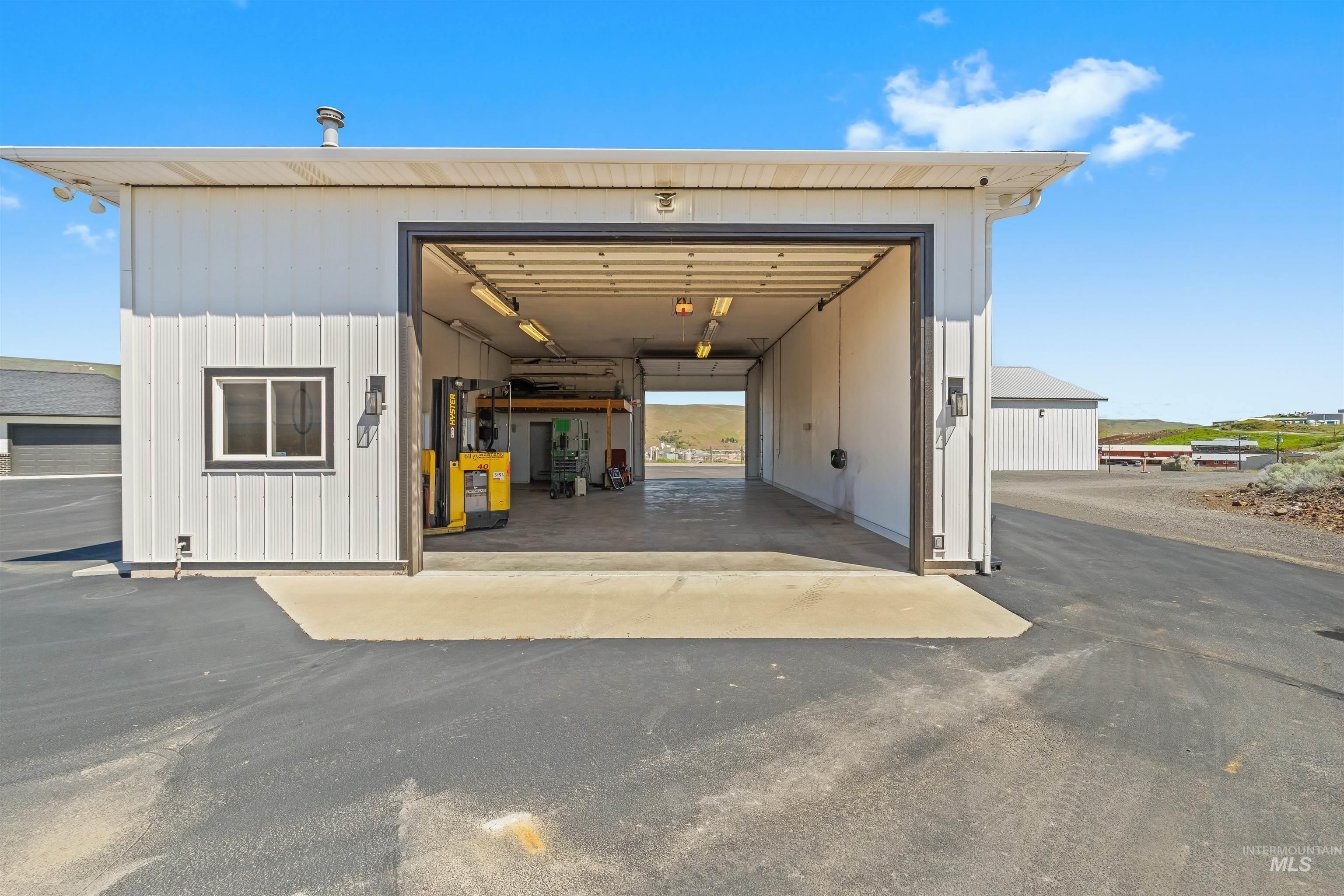 3360 E Main Street, Lewiston, Idaho 83501, 5 Bedrooms, 3.5 Bathrooms, Residential For Sale, Price $1,450,000,MLS 98983950