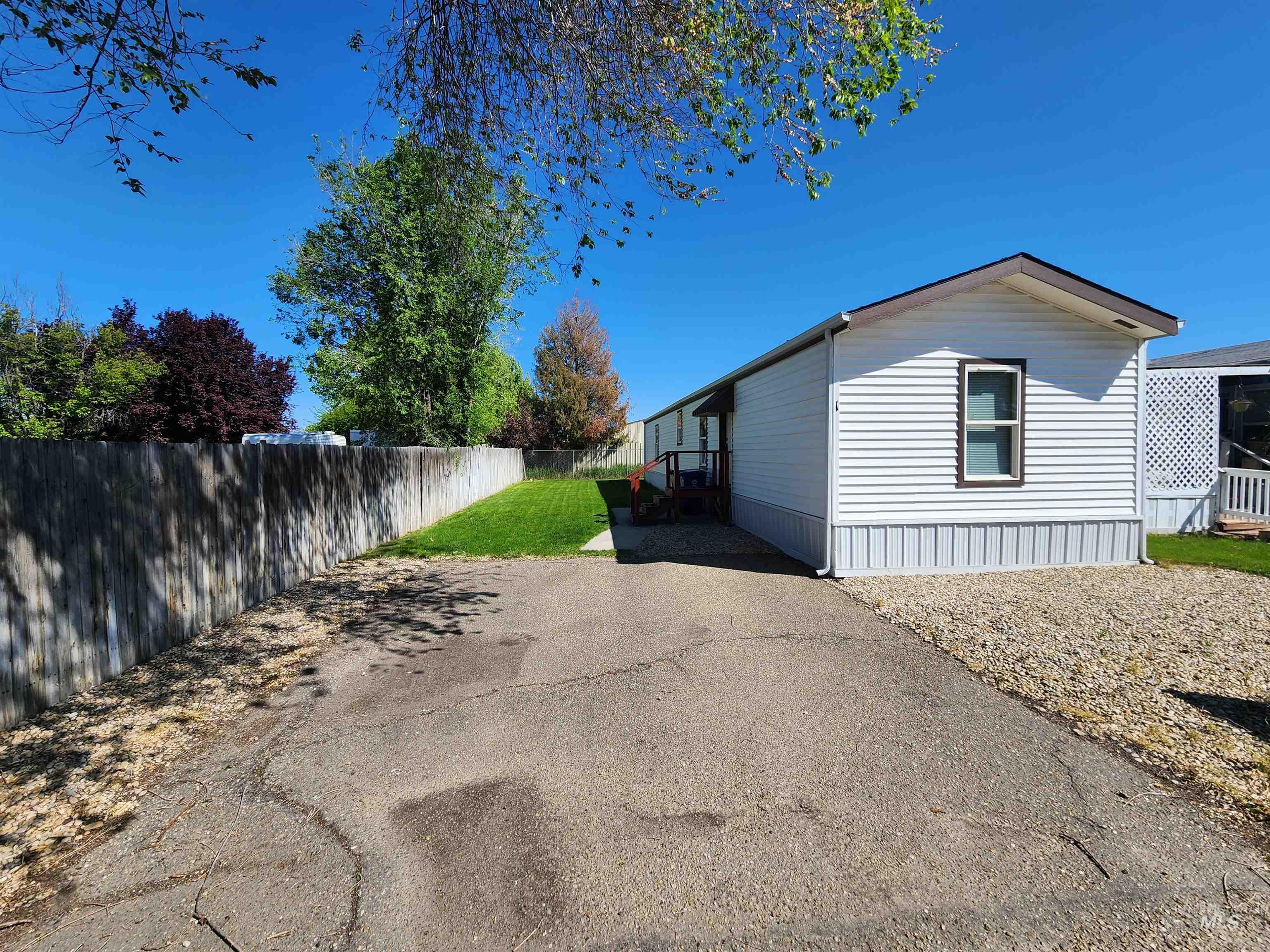 616 N Kings Rd Trlr 1, Nampa, Idaho 83687, 2 Bedrooms, 2 Bathrooms, Residential For Sale, Price $89,900,MLS 98983951