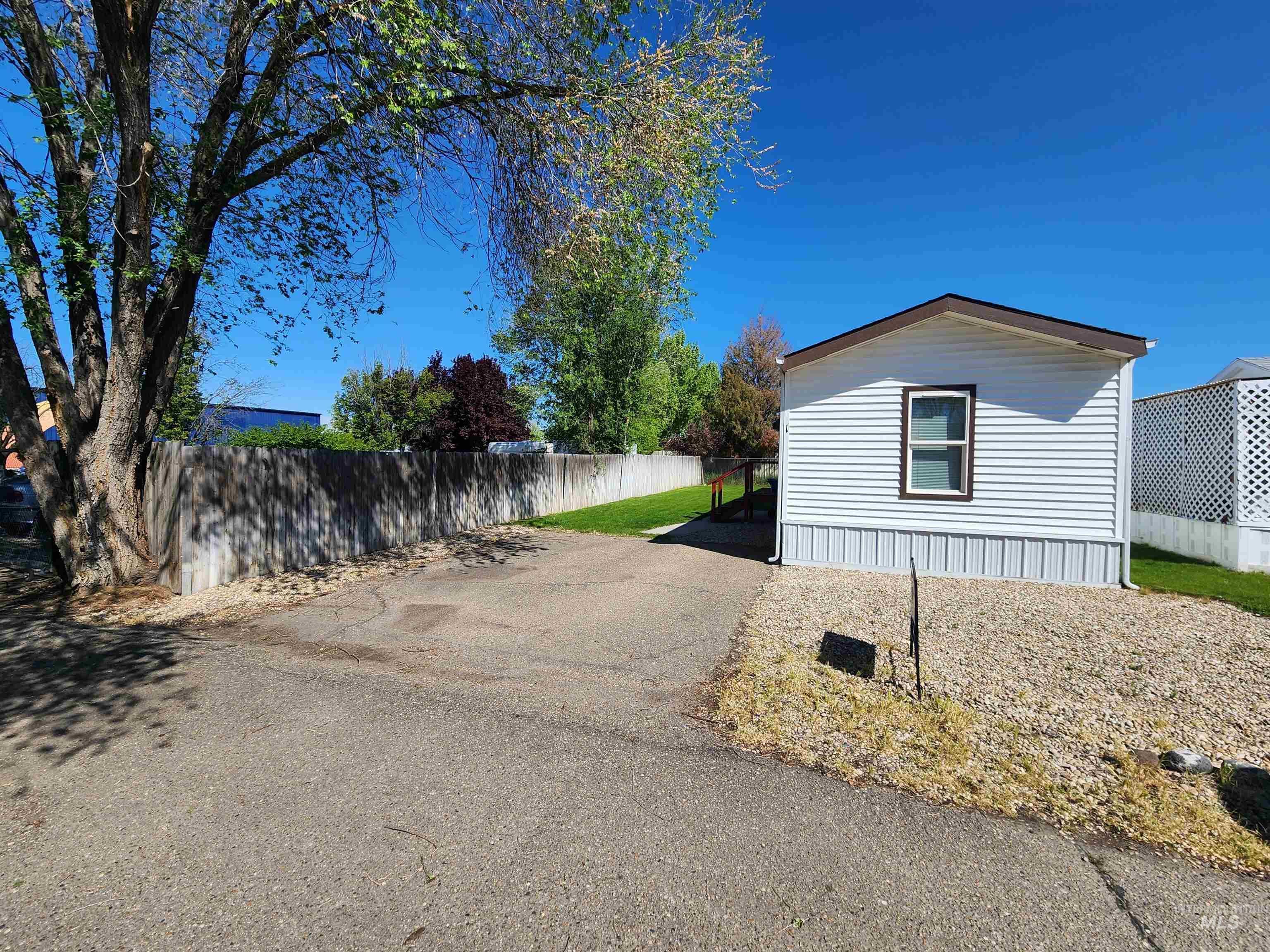616 N Kings Rd Trlr 1, Nampa, Idaho 83687, 2 Bedrooms, 2 Bathrooms, Residential For Sale, Price $89,900,MLS 98983951