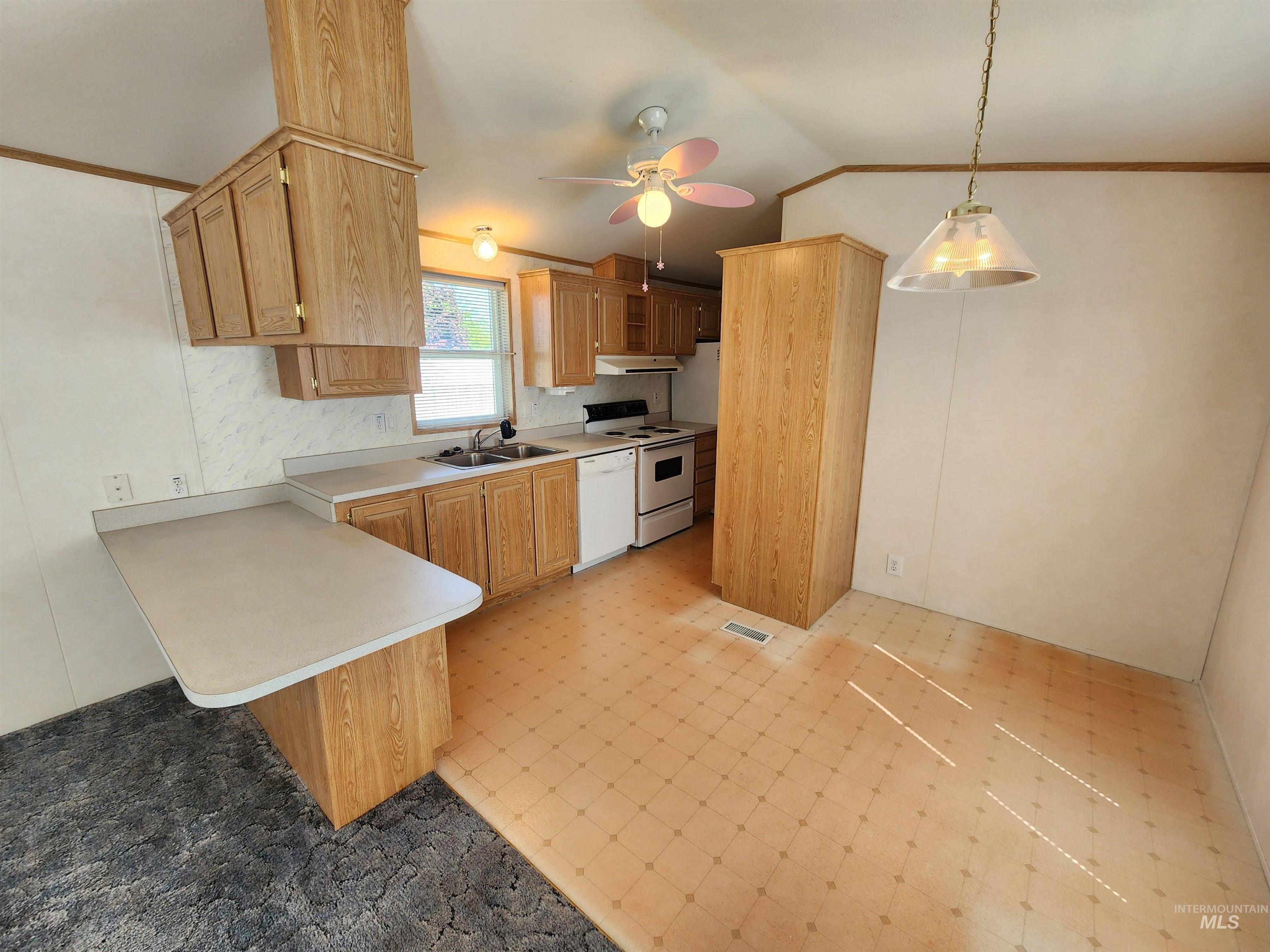 616 N Kings Rd Trlr 1, Nampa, Idaho 83687, 2 Bedrooms, 2 Bathrooms, Residential For Sale, Price $89,900,MLS 98983951