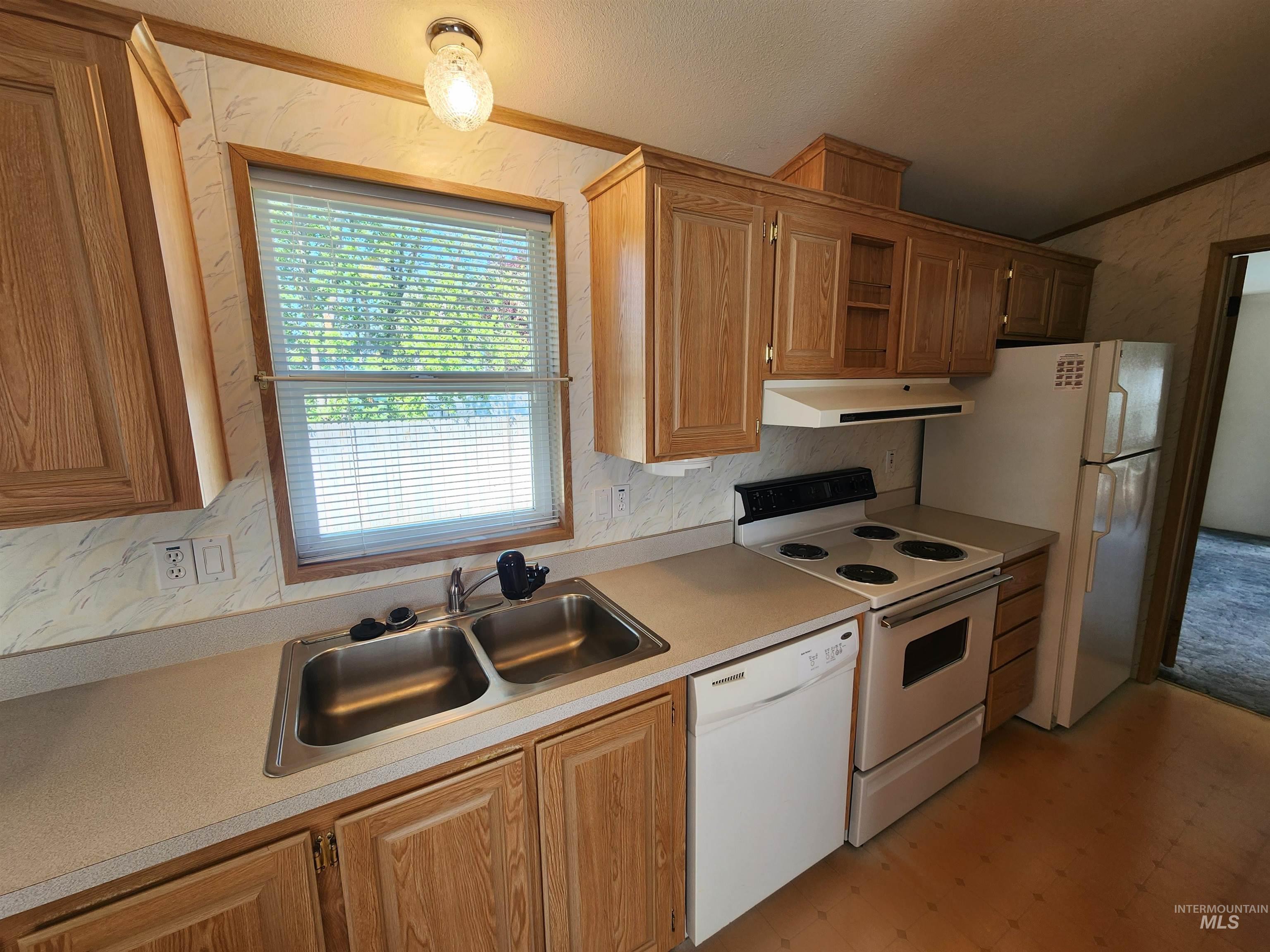 616 N Kings Rd Trlr 1, Nampa, Idaho 83687, 2 Bedrooms, 2 Bathrooms, Residential For Sale, Price $89,900,MLS 98983951