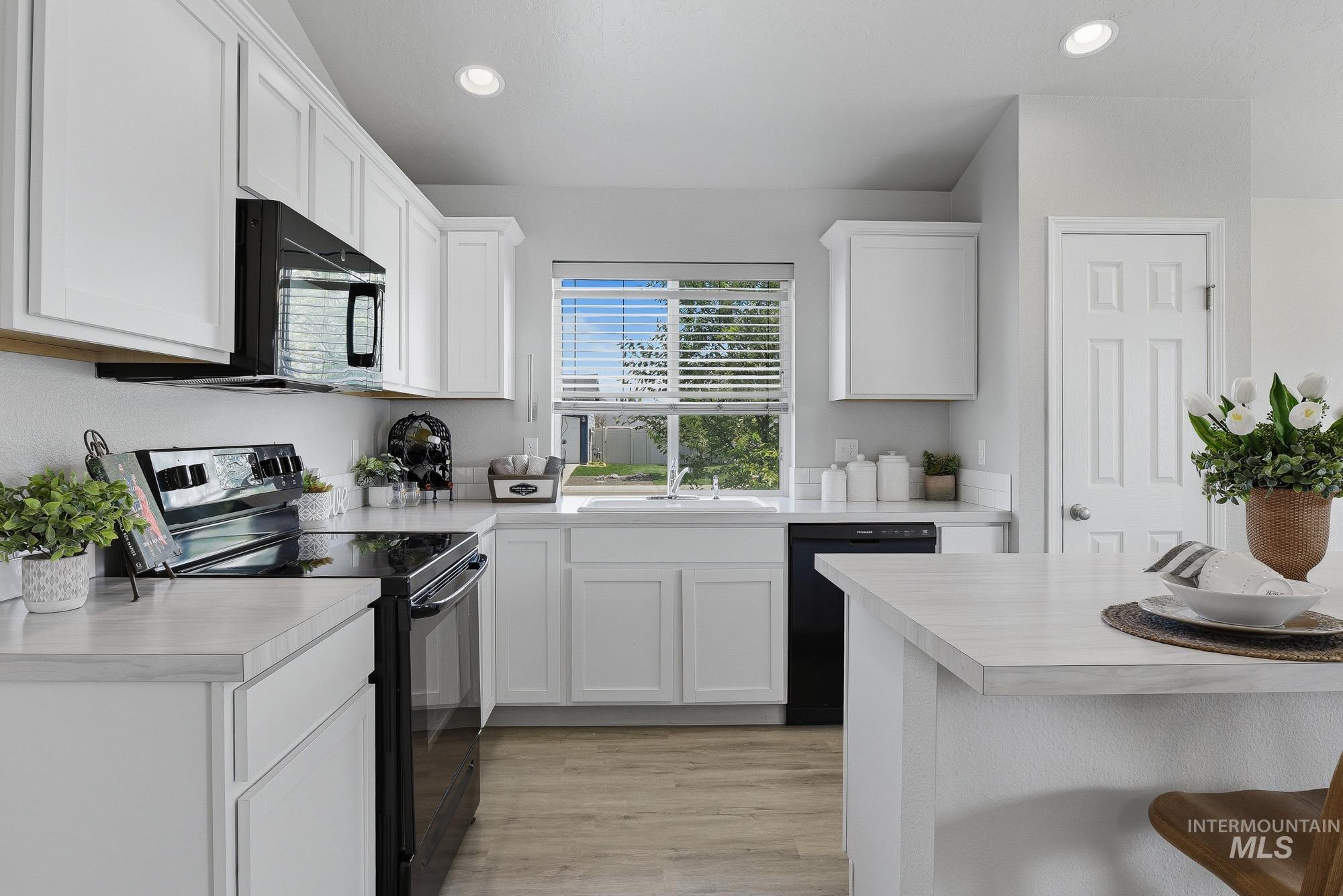 12923 Bullfinch Ct, Nampa, Idaho 83651-5304, 3 Bedrooms, 2 Bathrooms, Residential For Sale, Price $394,950, 98983953