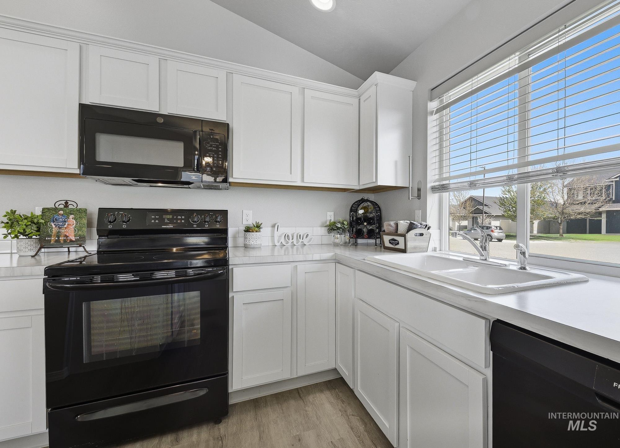 12923 Bullfinch Ct, Nampa, Idaho 83651-5304, 3 Bedrooms, 2 Bathrooms, Residential For Sale, Price $394,950, 98983953