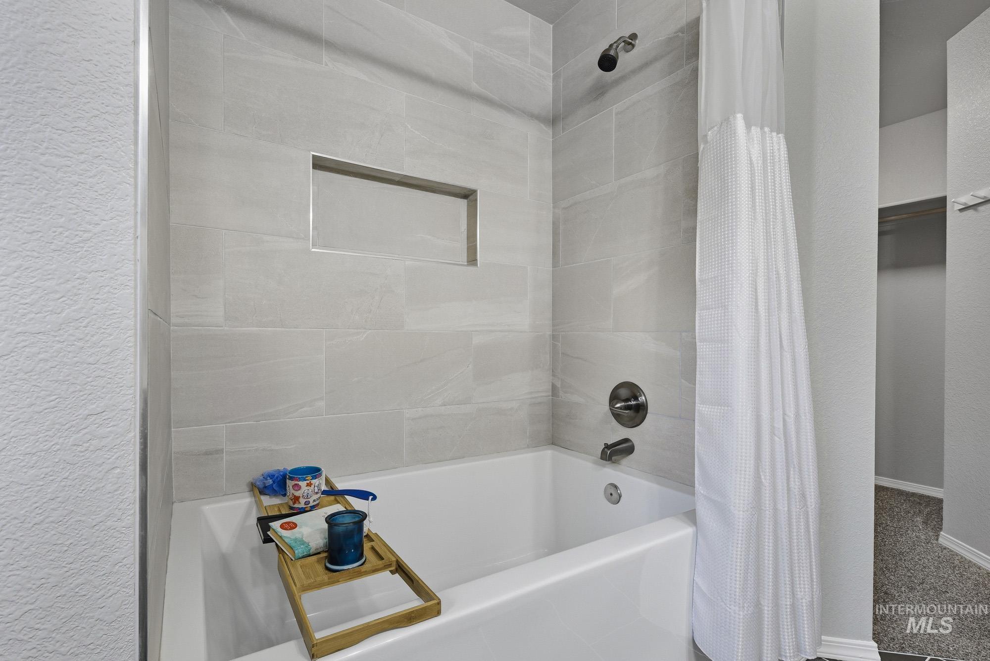 12923 Bullfinch Ct, Nampa, Idaho 83651-5304, 3 Bedrooms, 2 Bathrooms, Residential For Sale, Price $394,950, 98983953