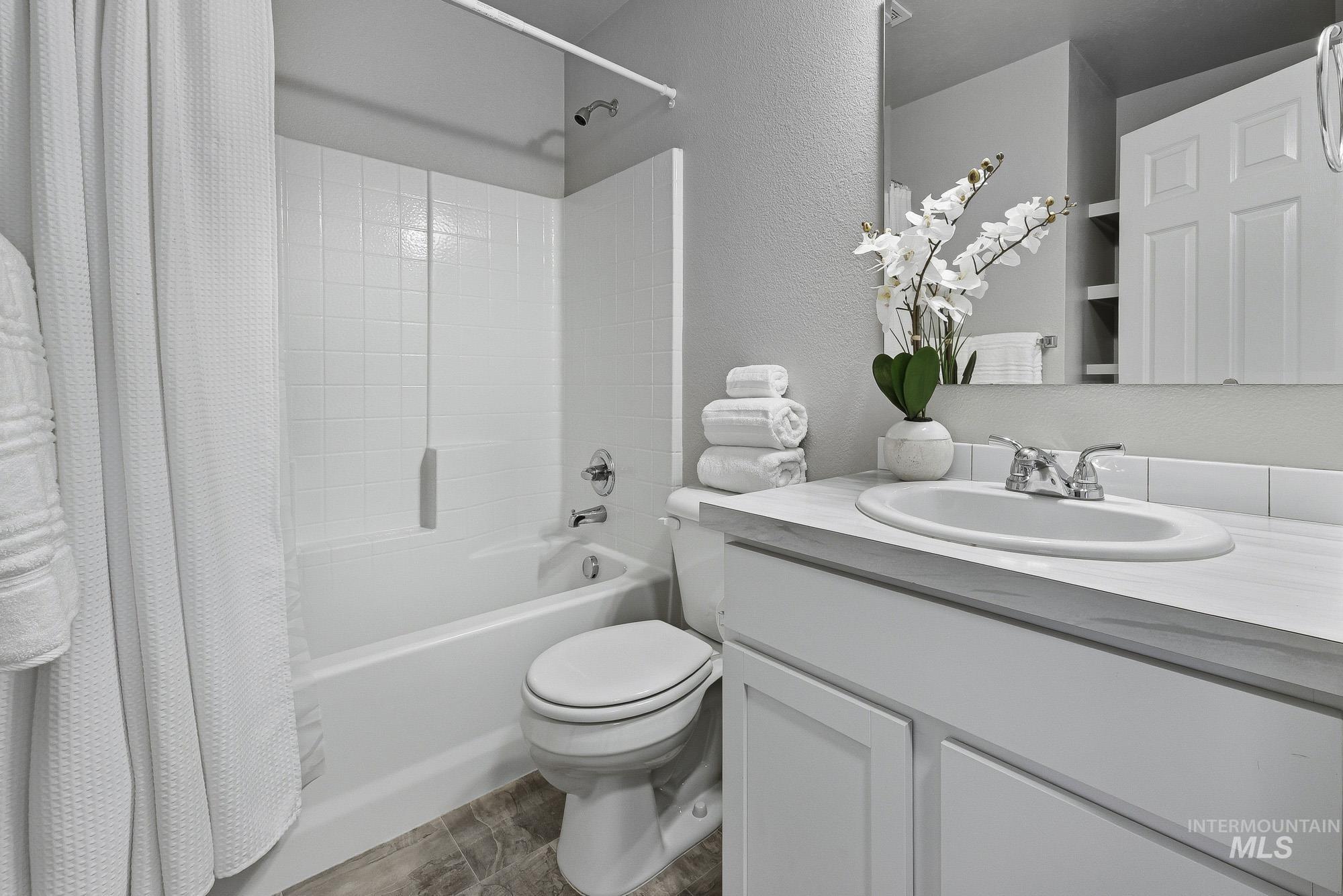 12923 Bullfinch Ct, Nampa, Idaho 83651-5304, 3 Bedrooms, 2 Bathrooms, Residential For Sale, Price $394,950, 98983953