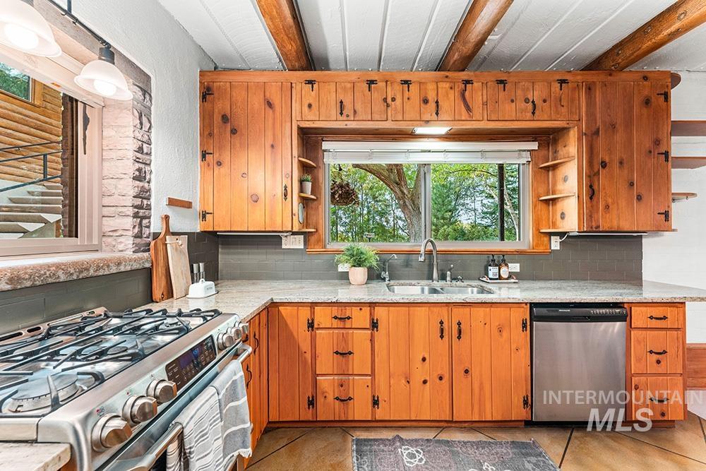 4480 N Kitsap Way, Boise, Idaho 83703, 2 Bedrooms, 1 Bathroom, Residential Income For Sale, Price $899,900,MLS 98983960