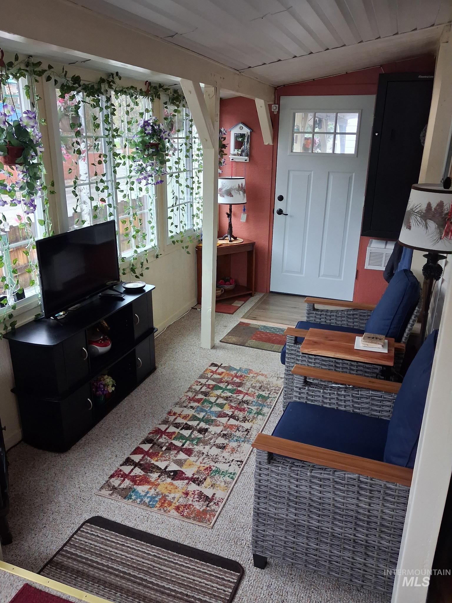 514 Sawyer St, Cascade, Idaho 83611, 1 Bedroom, 1 Bathroom, Residential For Sale, Price $185,000,MLS 98983963