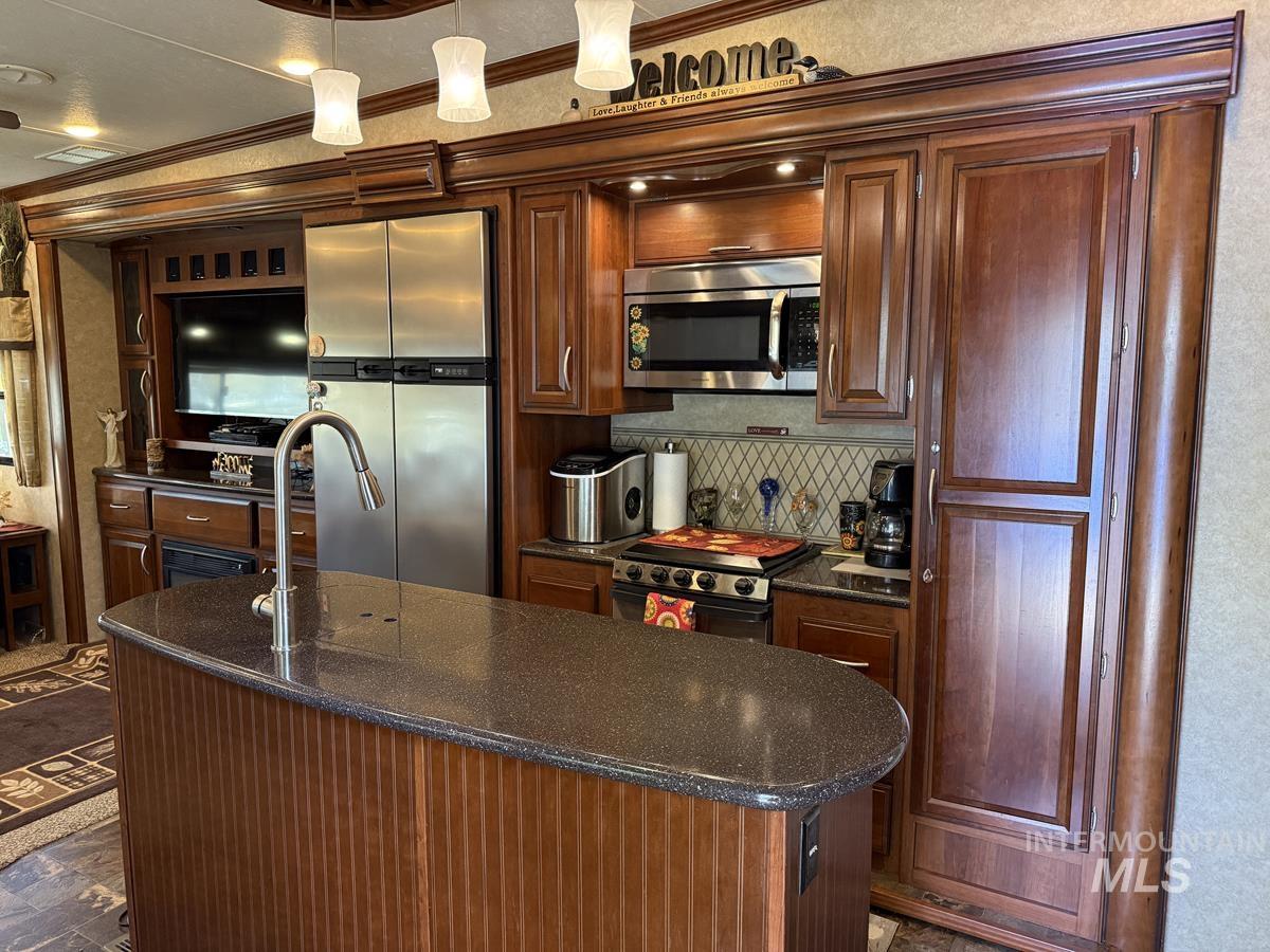 5 & 7 H Street, Cascade, Idaho 83611, 1 Bedroom, 1 Bathroom, Residential For Sale, Price $279,900, 98983964