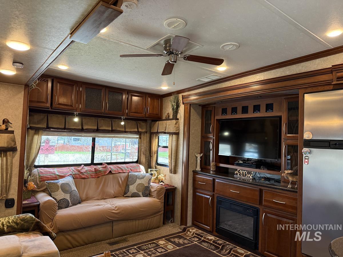 5 & 7 H Street, Cascade, Idaho 83611, 1 Bedroom, 1 Bathroom, Residential For Sale, Price $279,900, 98983964