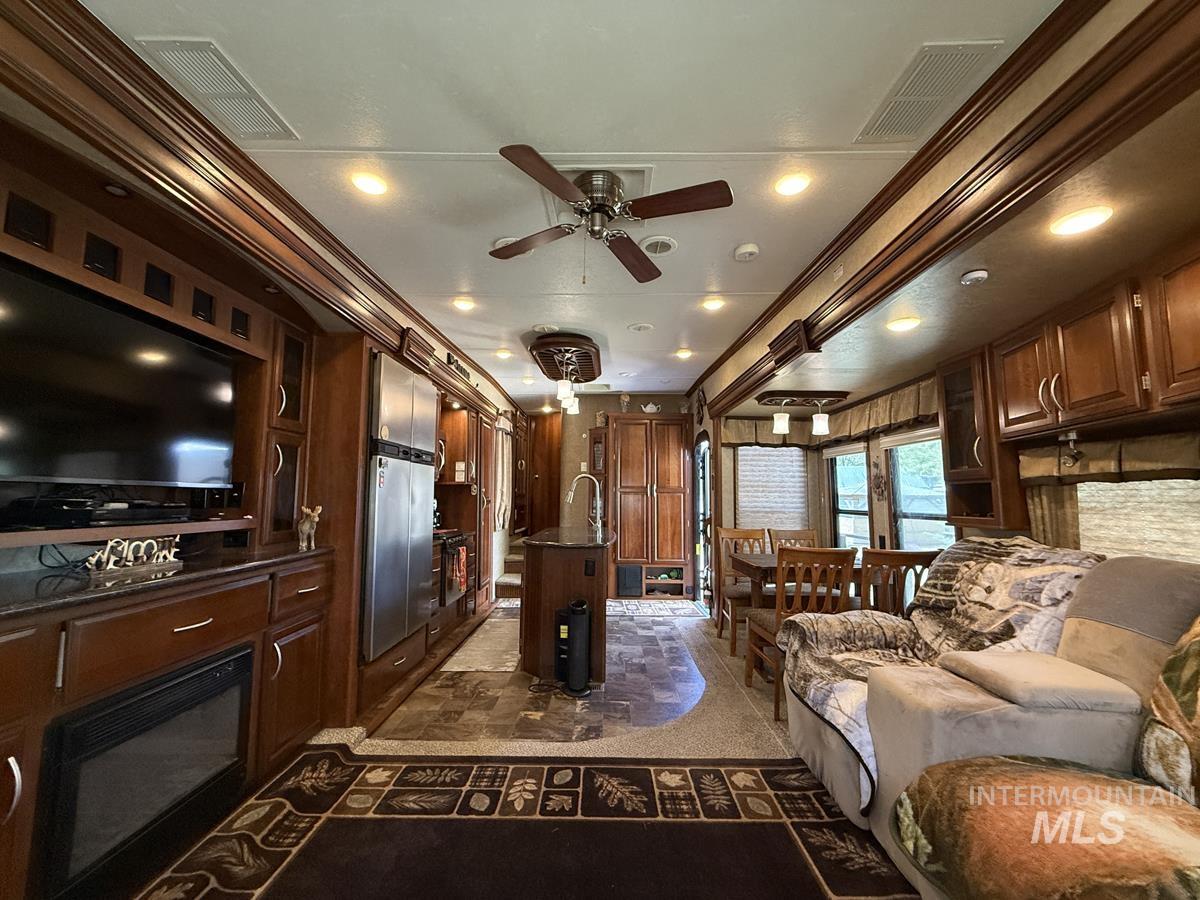 5 & 7 H Street, Cascade, Idaho 83611, 1 Bedroom, 1 Bathroom, Residential For Sale, Price $279,900, 98983964