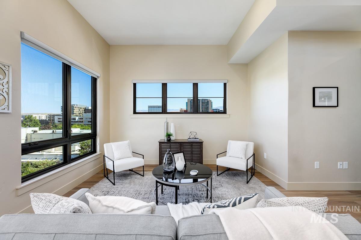 880 W River Street, Boise, Idaho 83702, 2 Bedrooms, 2 Bathrooms, Residential For Sale, Price $798,000,MLS 98983966
