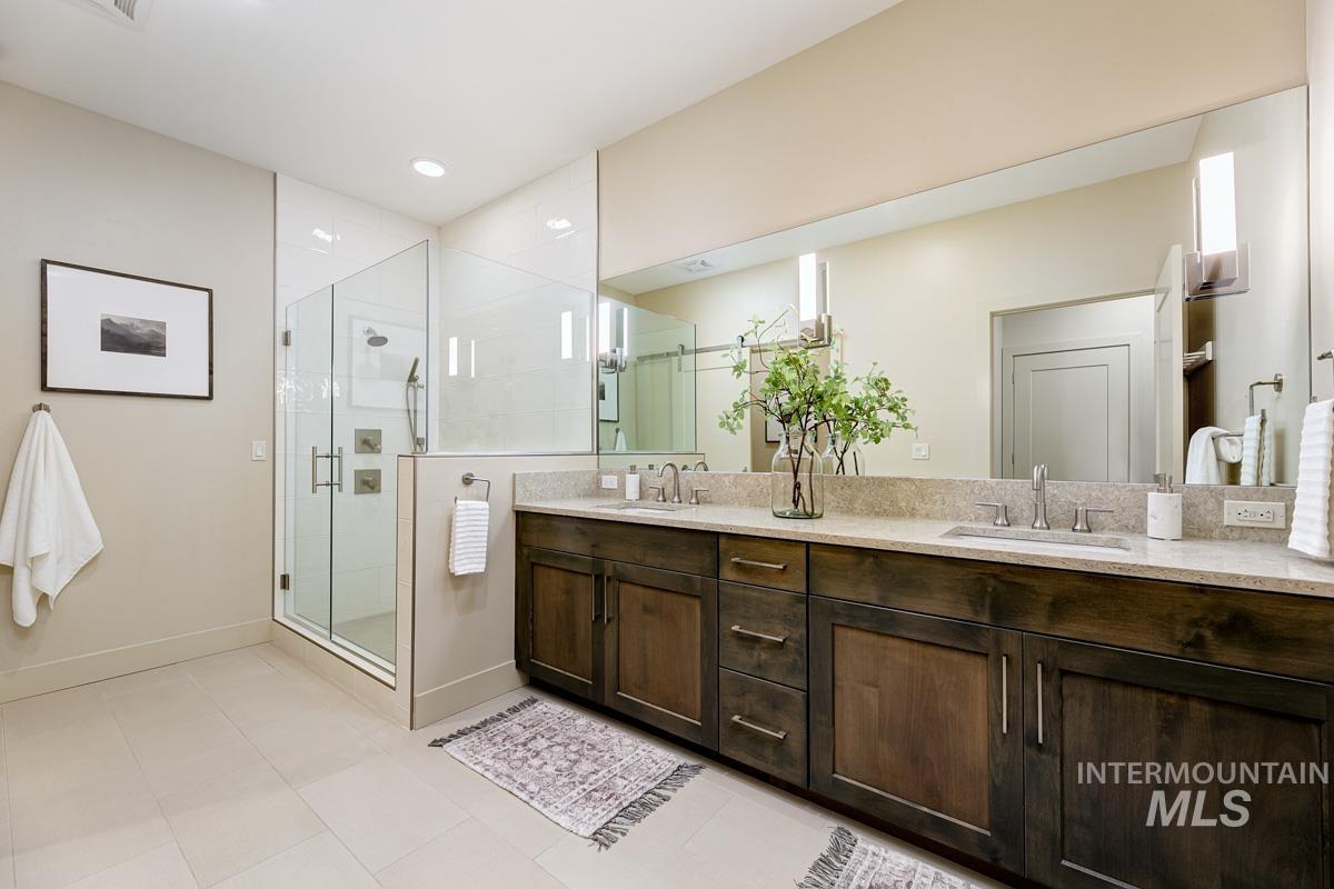 880 W River Street, Boise, Idaho 83702, 2 Bedrooms, 2 Bathrooms, Residential For Sale, Price $798,000,MLS 98983966