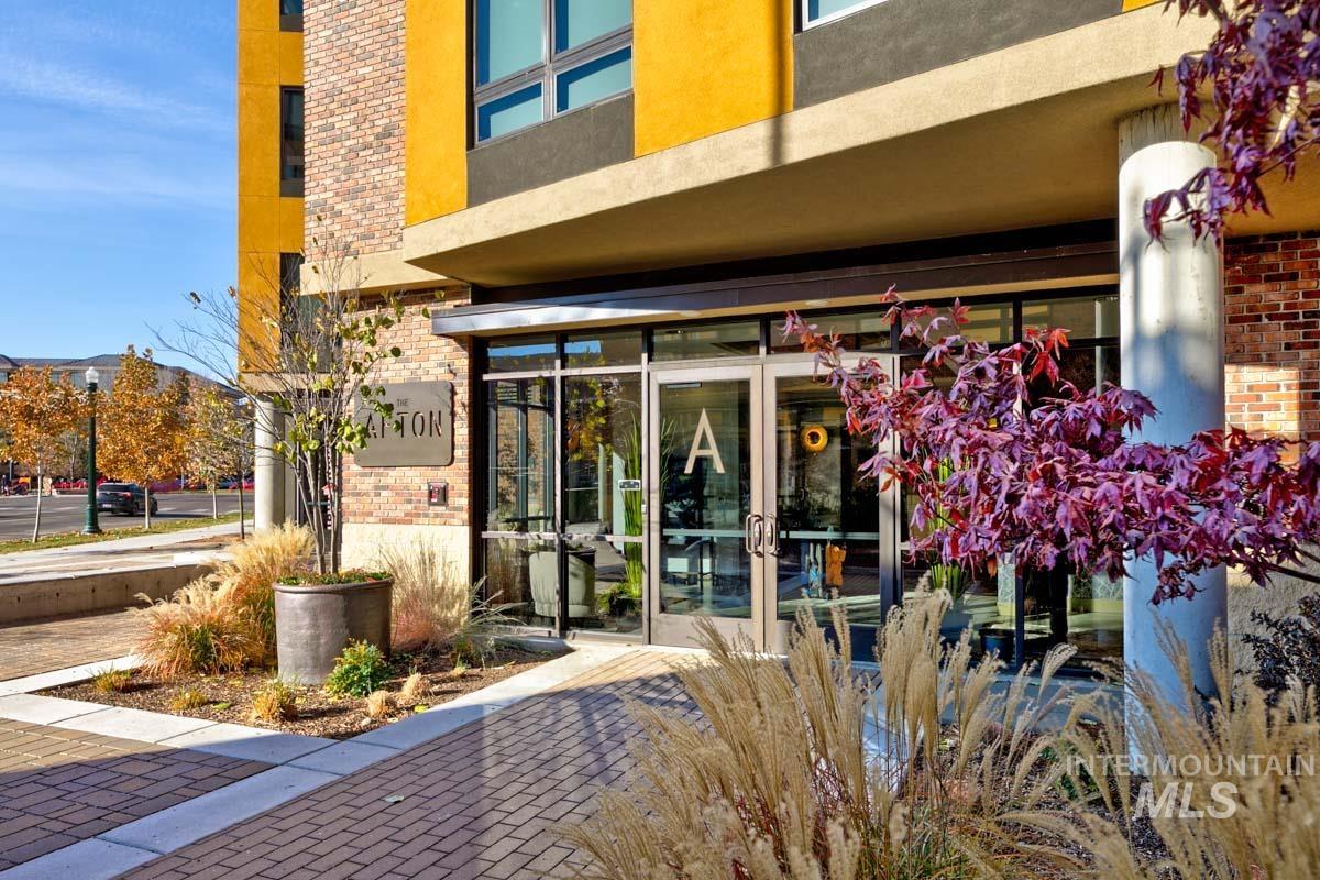 880 W River Street, Boise, Idaho 83702, 2 Bedrooms, 2 Bathrooms, Residential For Sale, Price $798,000,MLS 98983966