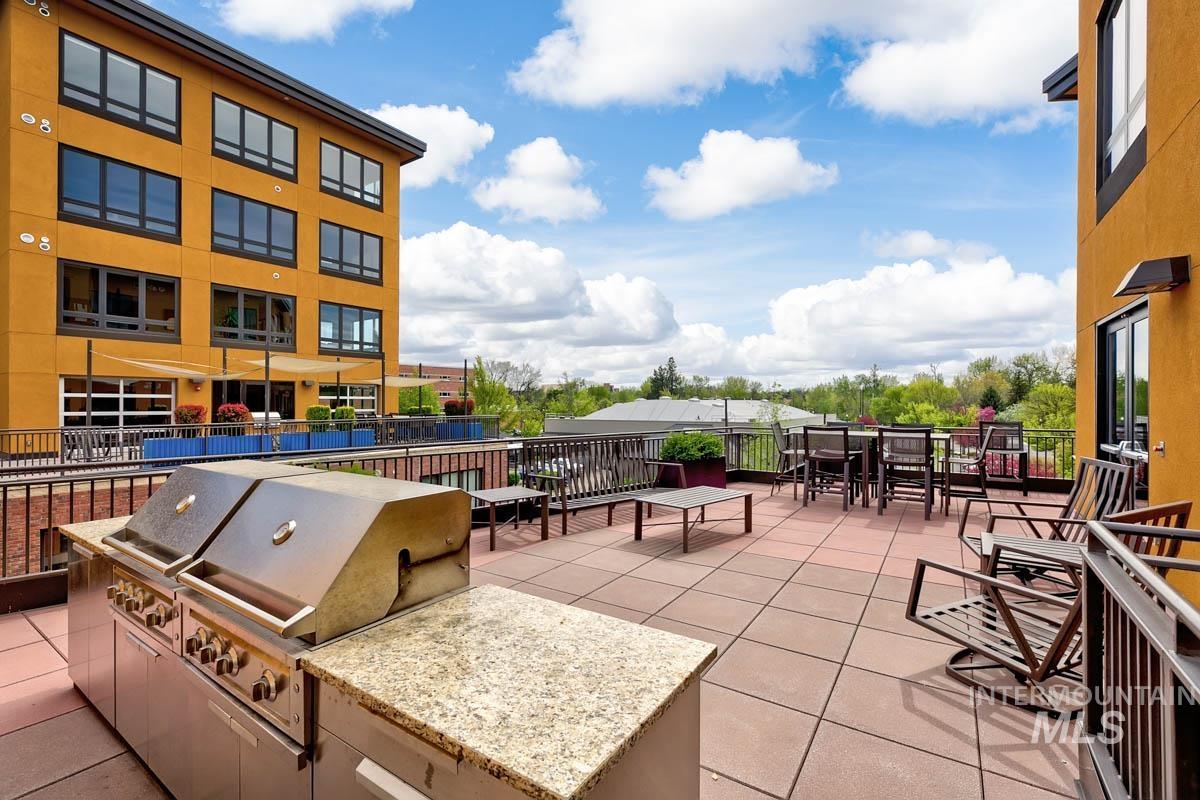 880 W River Street, Boise, Idaho 83702, 2 Bedrooms, 2 Bathrooms, Residential For Sale, Price $798,000,MLS 98983966