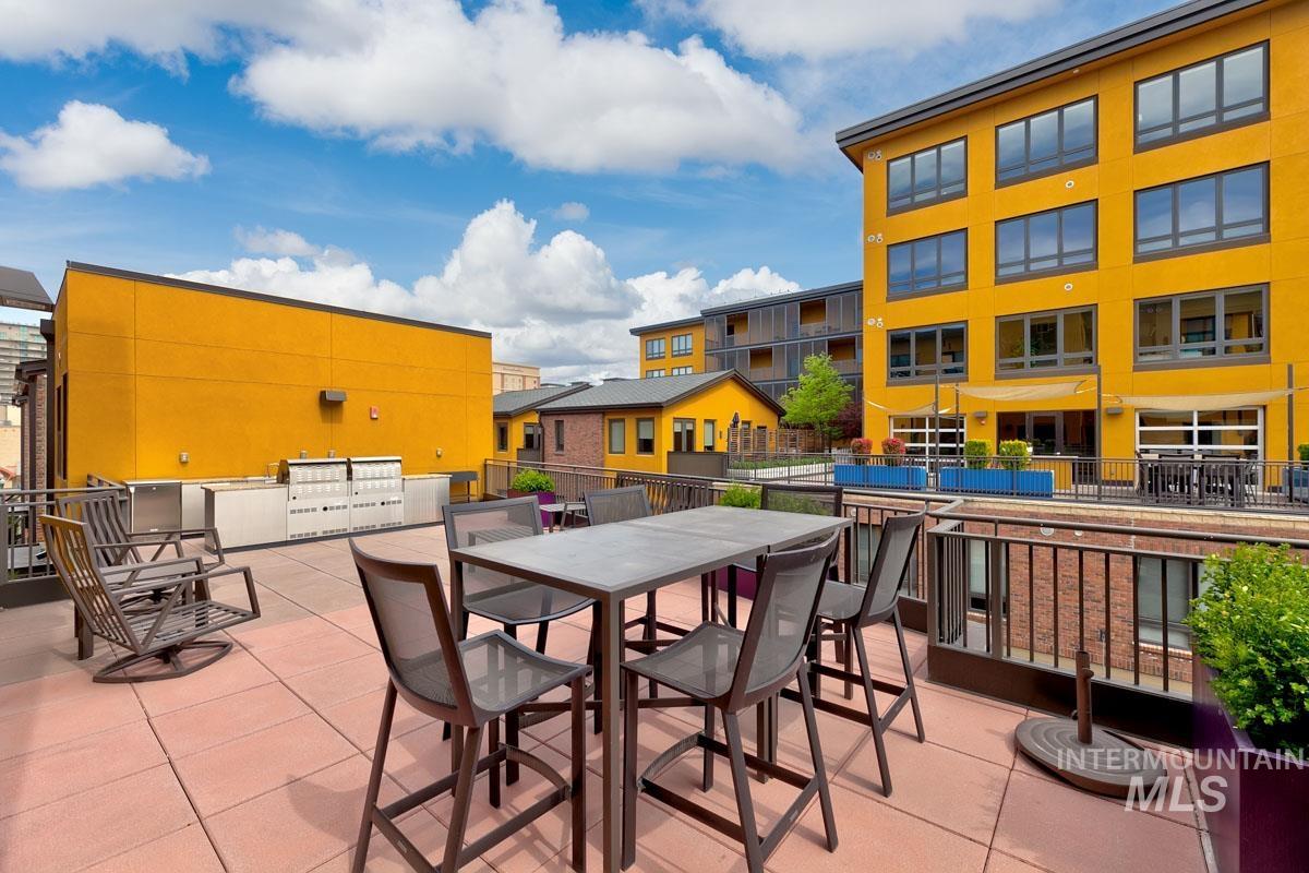 880 W River Street, Boise, Idaho 83702, 2 Bedrooms, 2 Bathrooms, Residential For Sale, Price $798,000,MLS 98983966