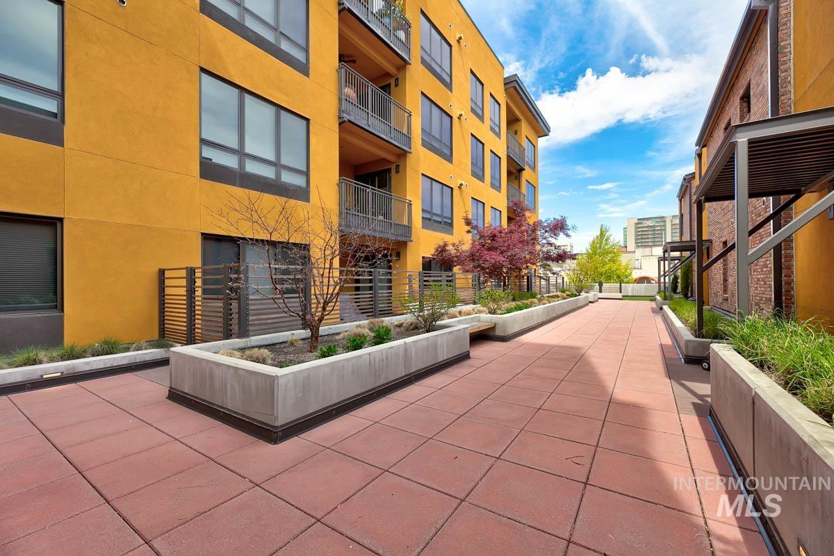 880 W River Street, Boise, Idaho 83702, 2 Bedrooms, 2 Bathrooms, Residential For Sale, Price $798,000,MLS 98983966