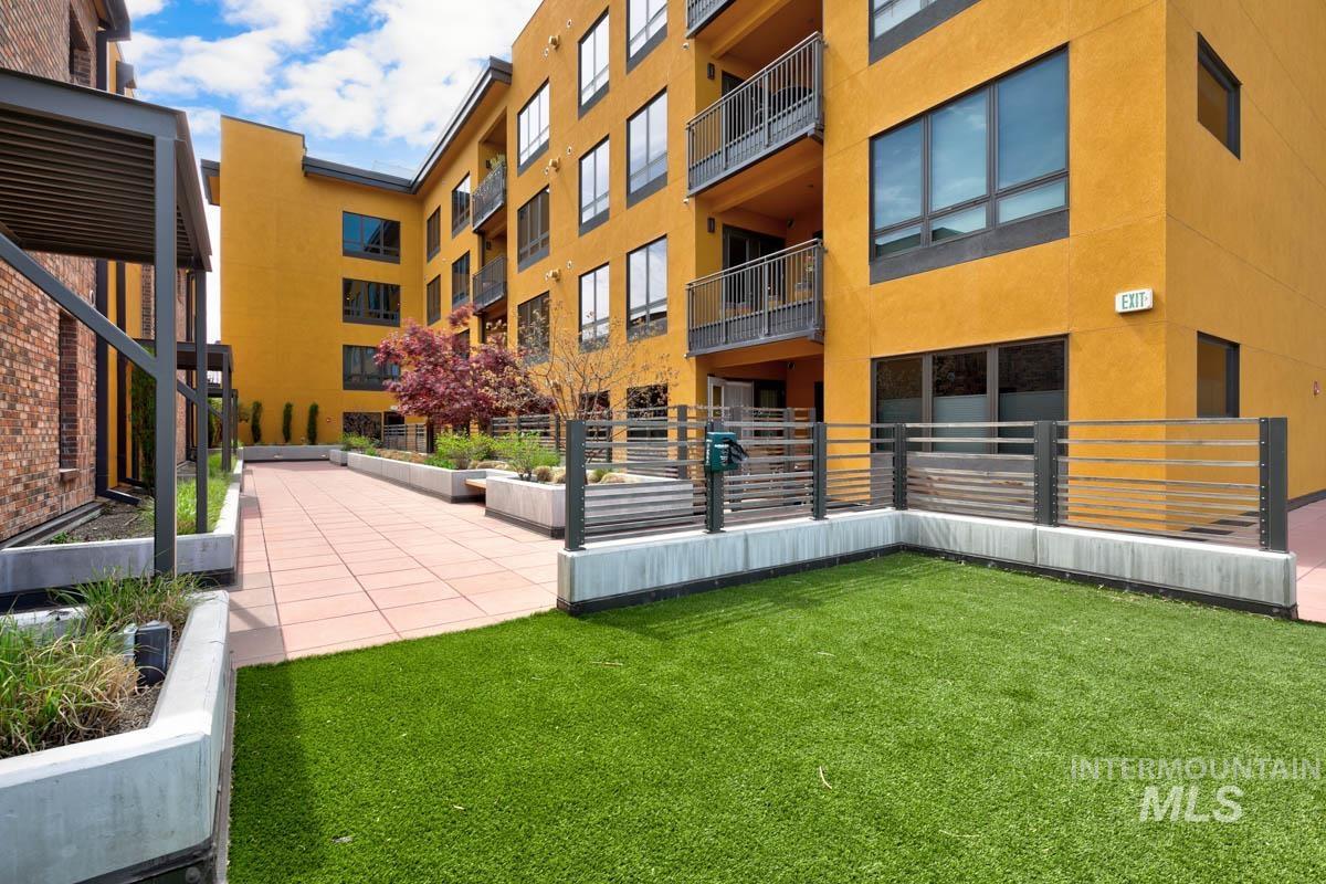 880 W River Street, Boise, Idaho 83702, 2 Bedrooms, 2 Bathrooms, Residential For Sale, Price $798,000,MLS 98983966