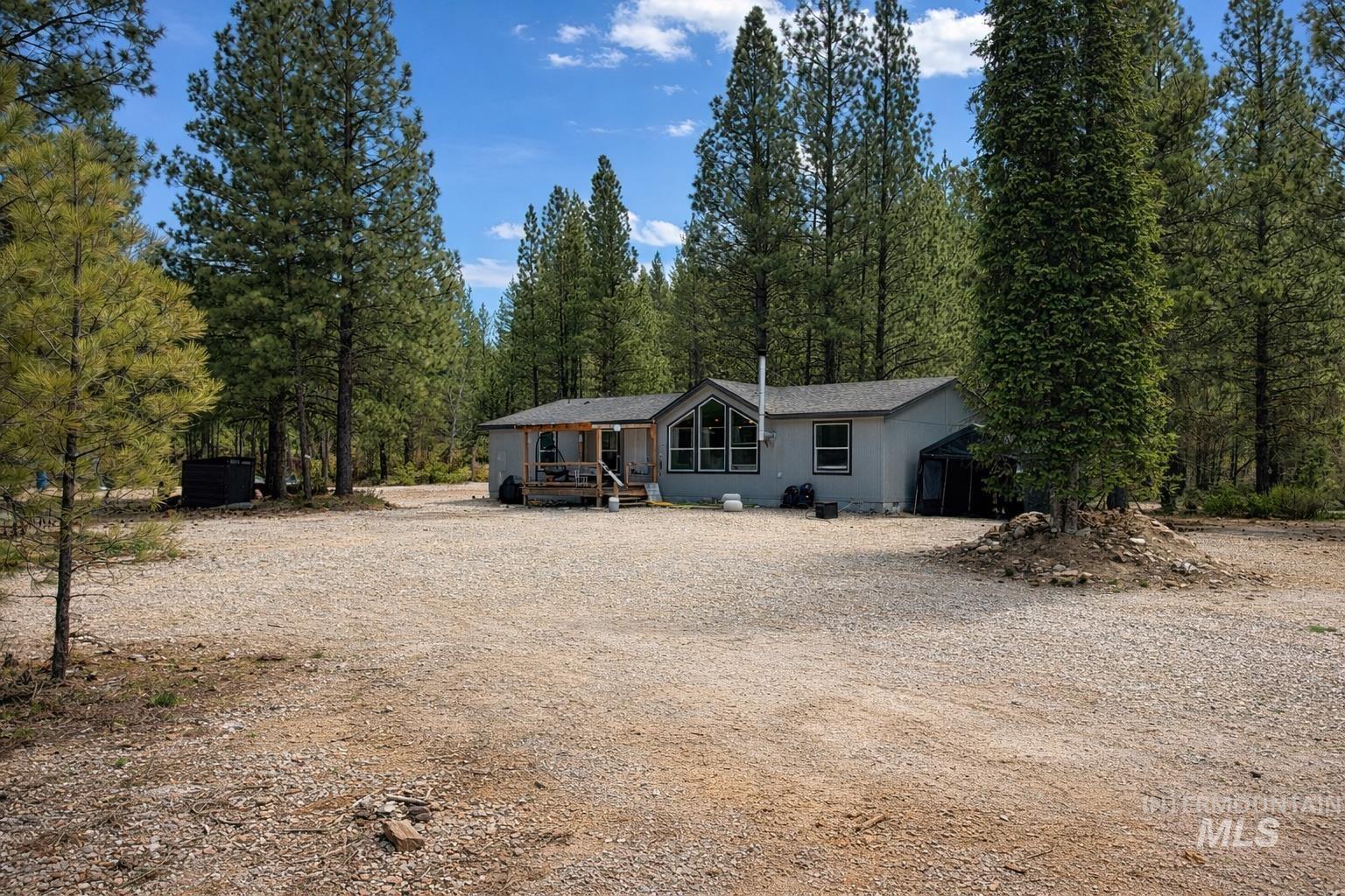 17 Mountain Meadow Rd, Idaho City, Idaho 83631, 3 Bedrooms, 2 Bathrooms, Residential For Sale, Price $475,000, 98983968