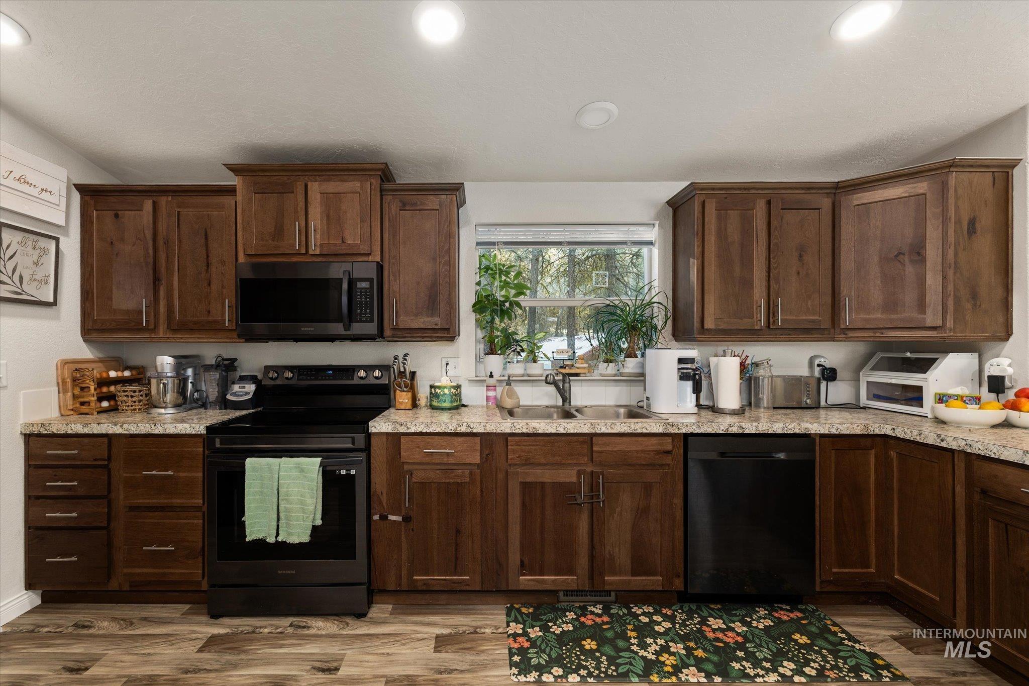 17 Mountain Meadow Rd, Idaho City, Idaho 83631, 3 Bedrooms, 2 Bathrooms, Residential For Sale, Price $475,000, 98983968